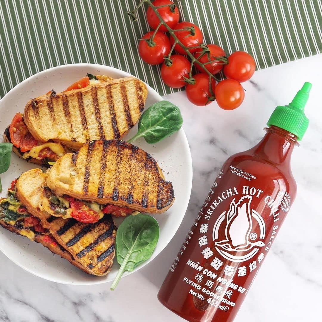 Uni-Eagle Sriracha Acı Biber Sosu | Acı Biber ve Sarımsaklı Lezzet Arttırıcı Acı Sos | Aroma Arttırıcı İçermez | 1 x 815g