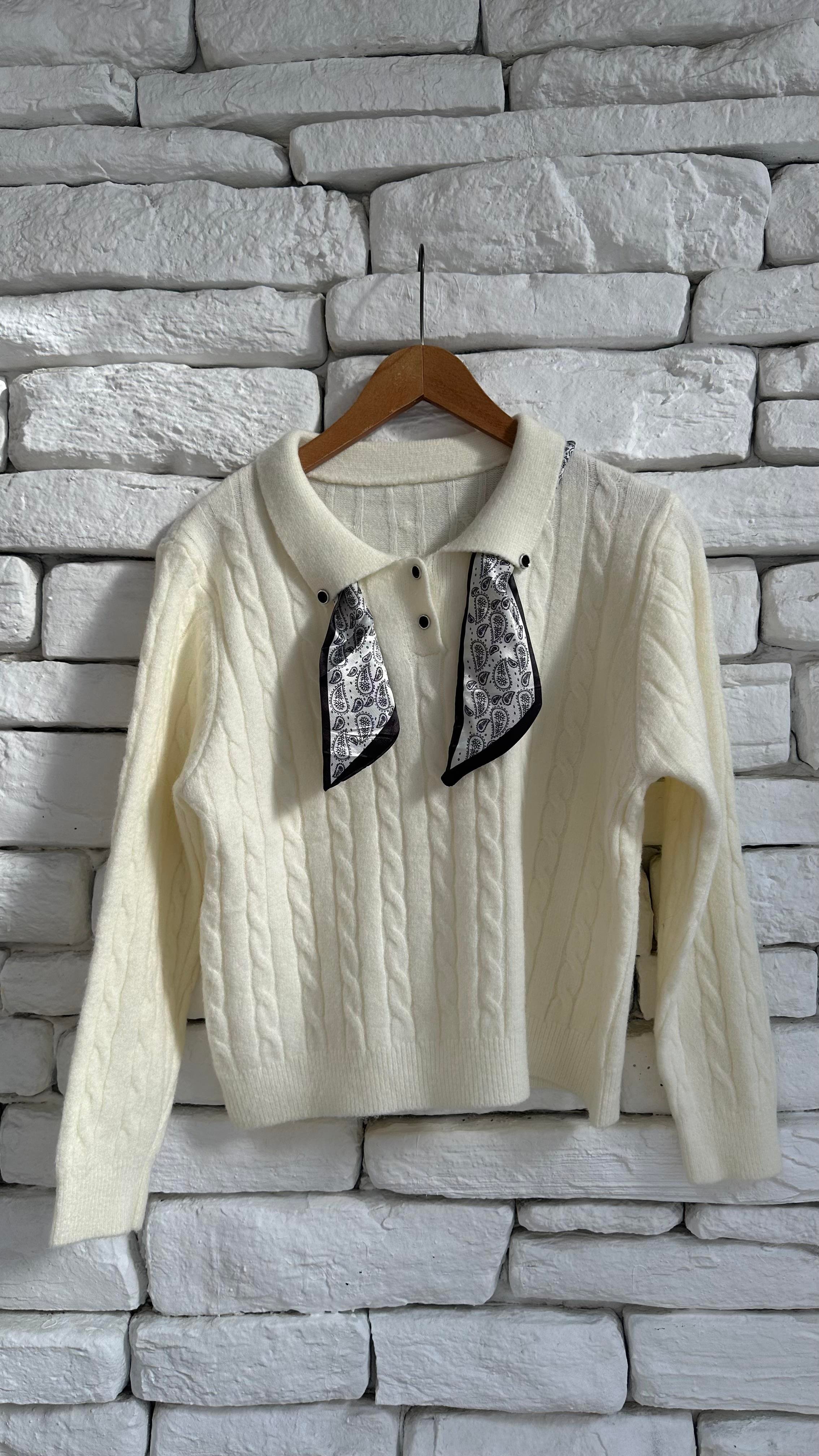 Polo Yaka Fular Detaylı Düğmeli Örme Kırık Beyaz Triko 