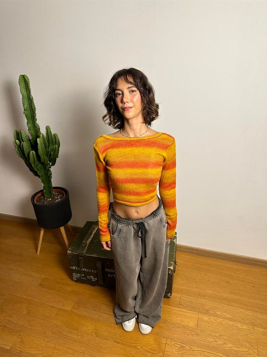 Sırt Dekolteli Triko Bluz