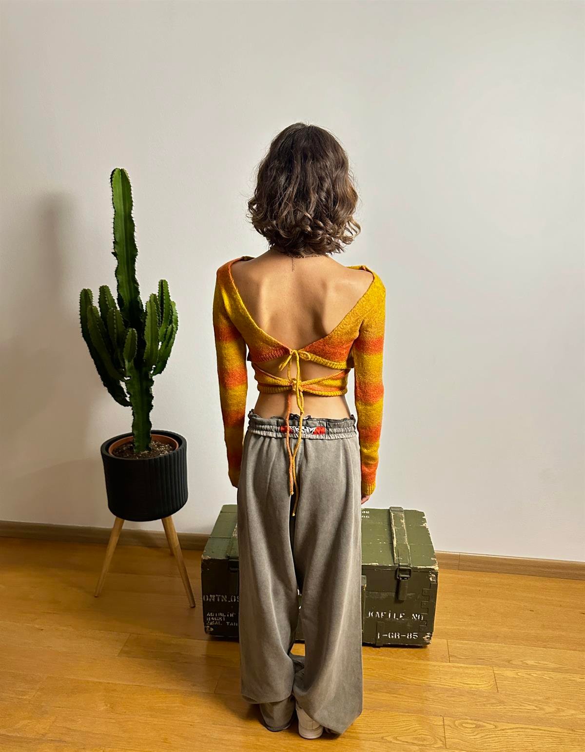 Sırt Dekolteli Triko Bluz