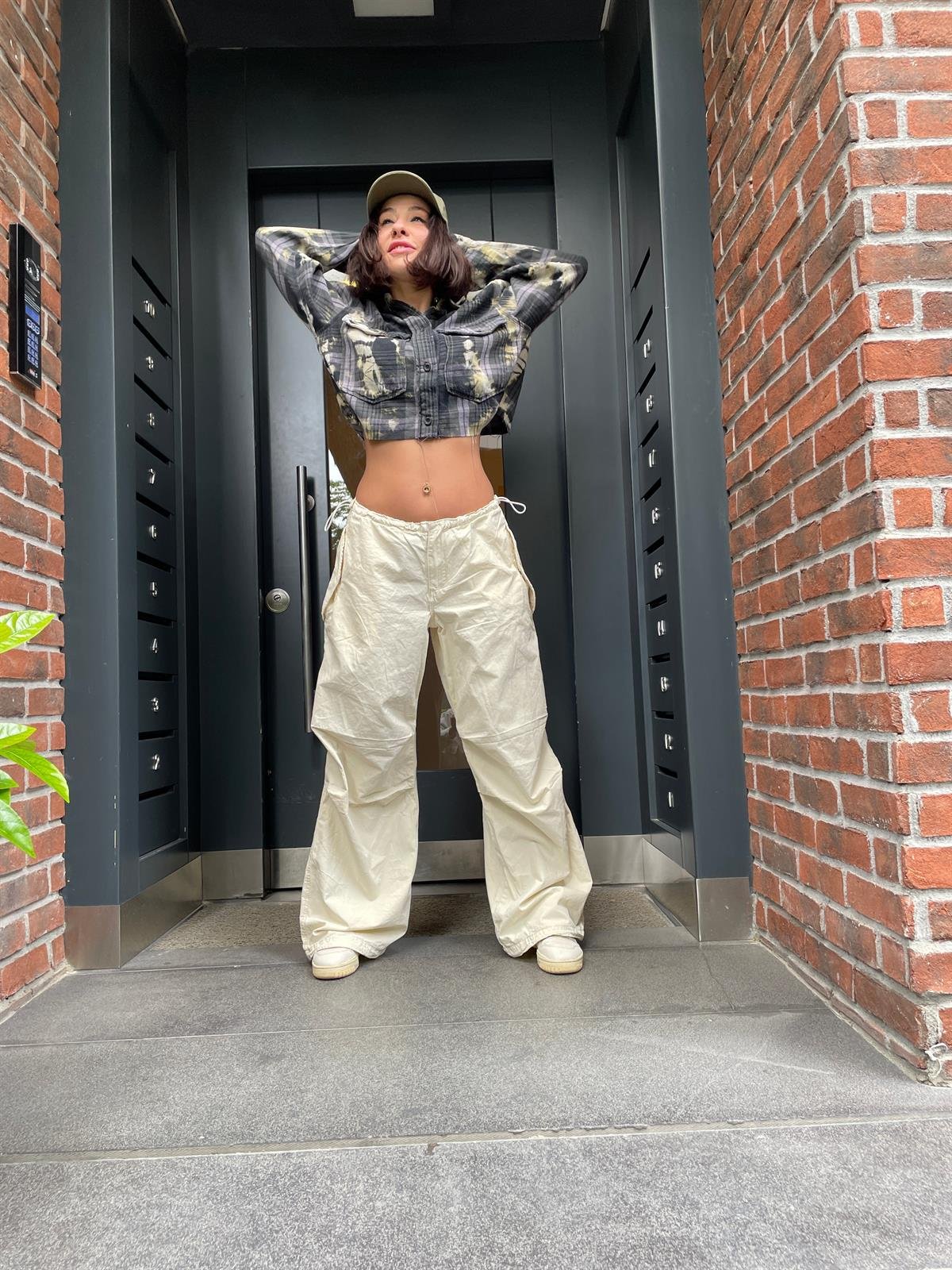 Urban Outfıtters Bel ve Paça Ayarlanabilir Kargo Pantalon