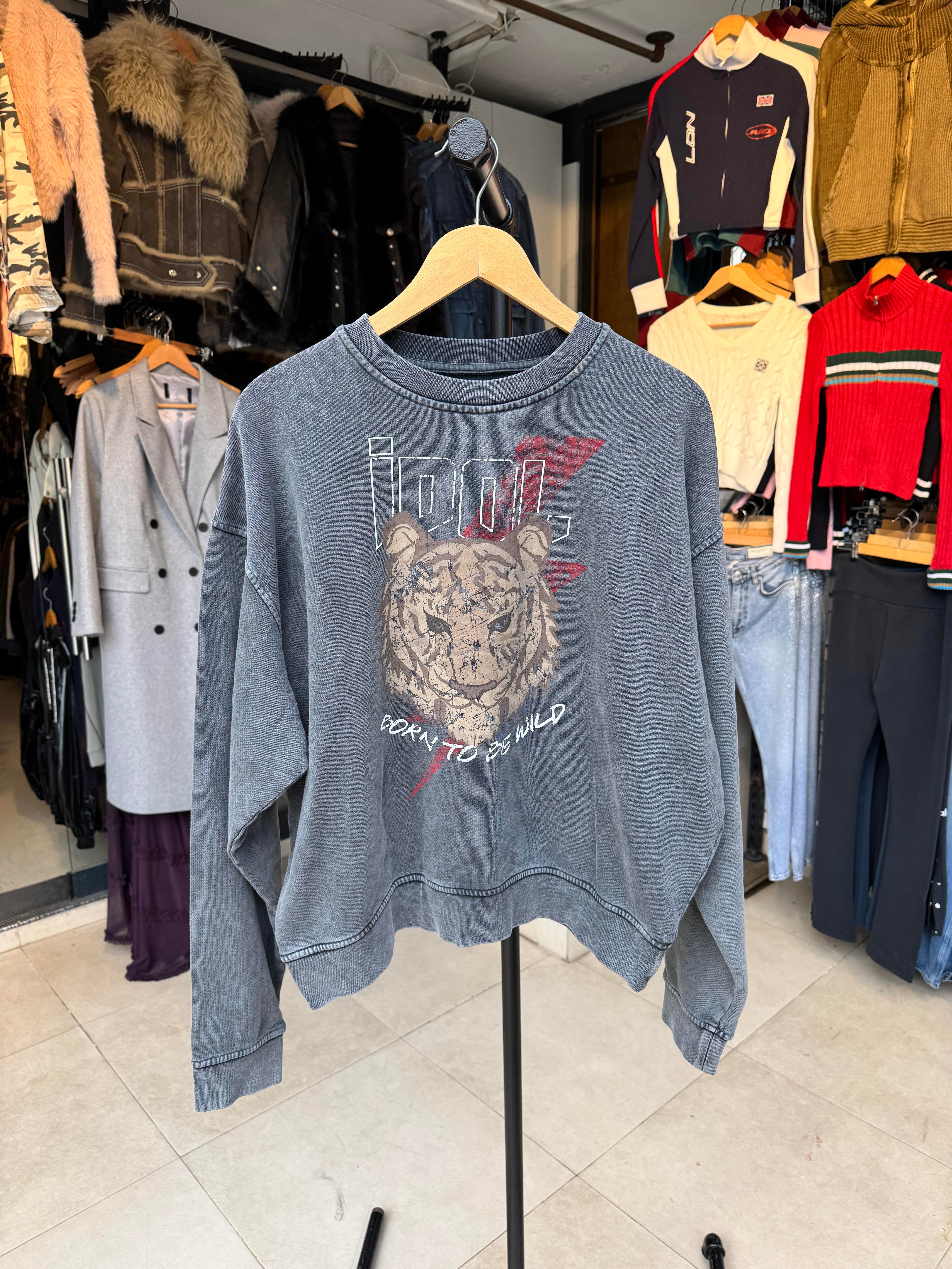 Yıkamalı Gri Aslan Baskılı Sweatshirt