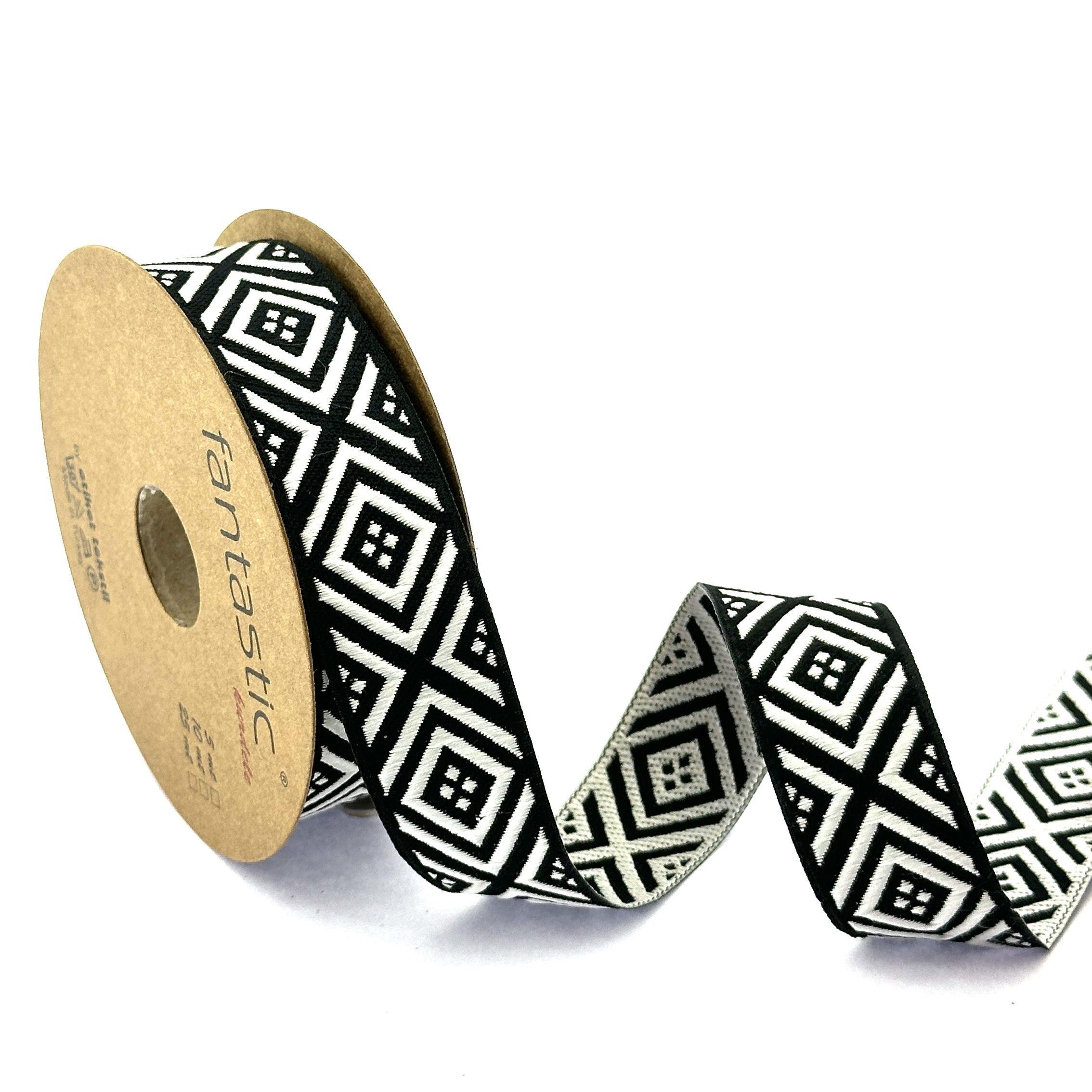 Minimalist Ribbon Border BWH