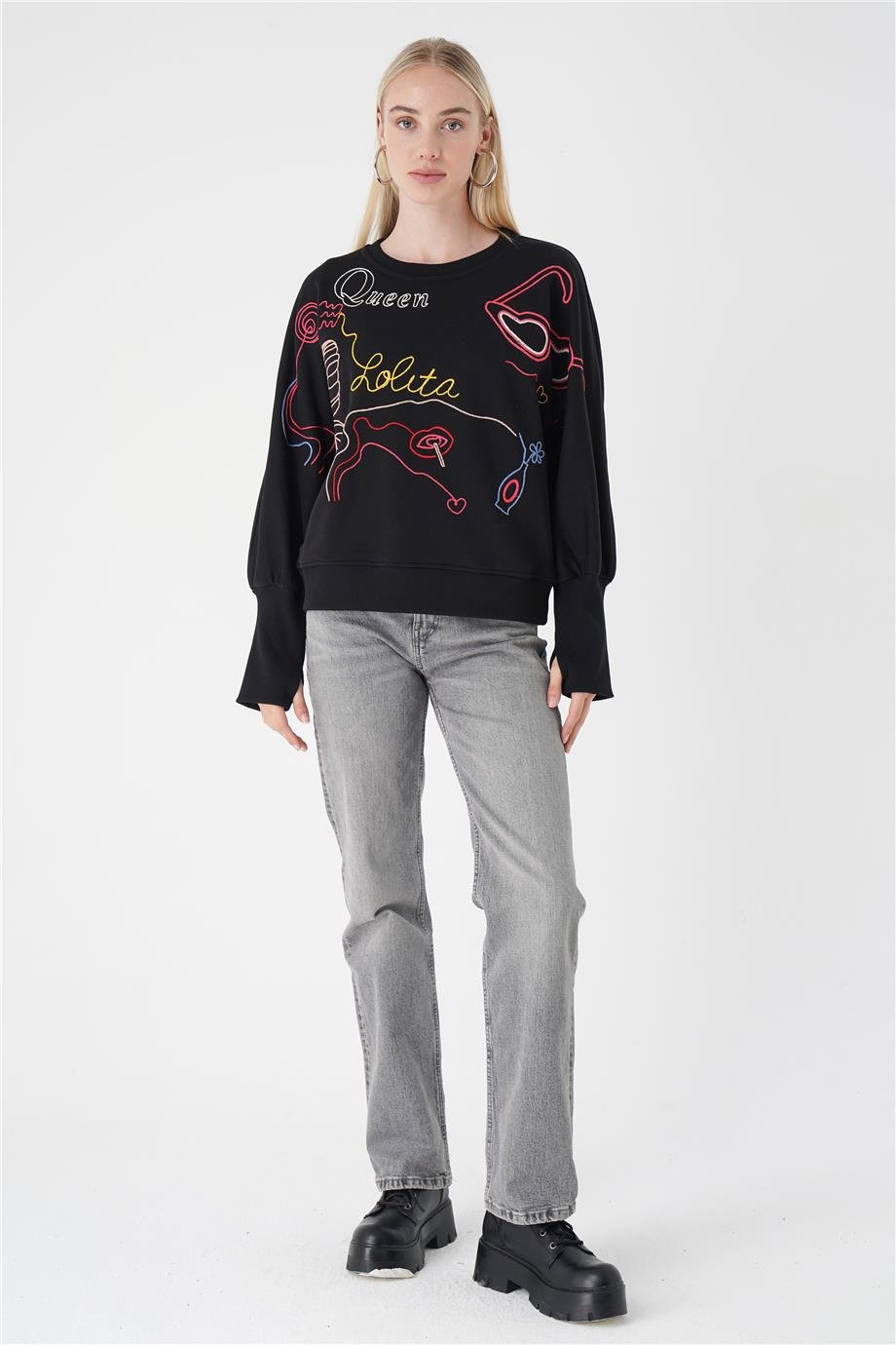 RENKLİ NAKIŞLI SWEAT