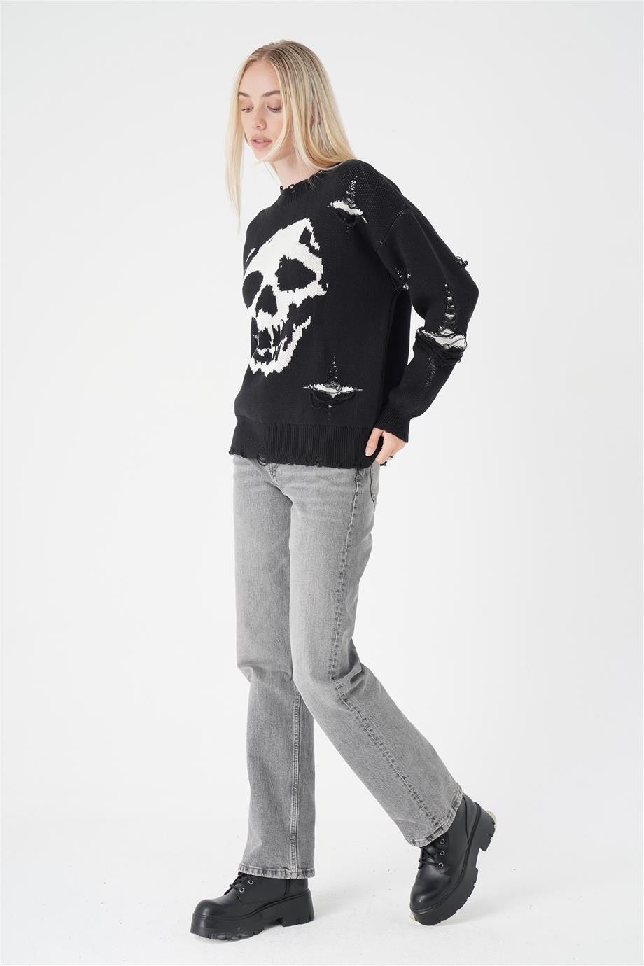 SKULL DESENLİ YIRTIK TRİKO