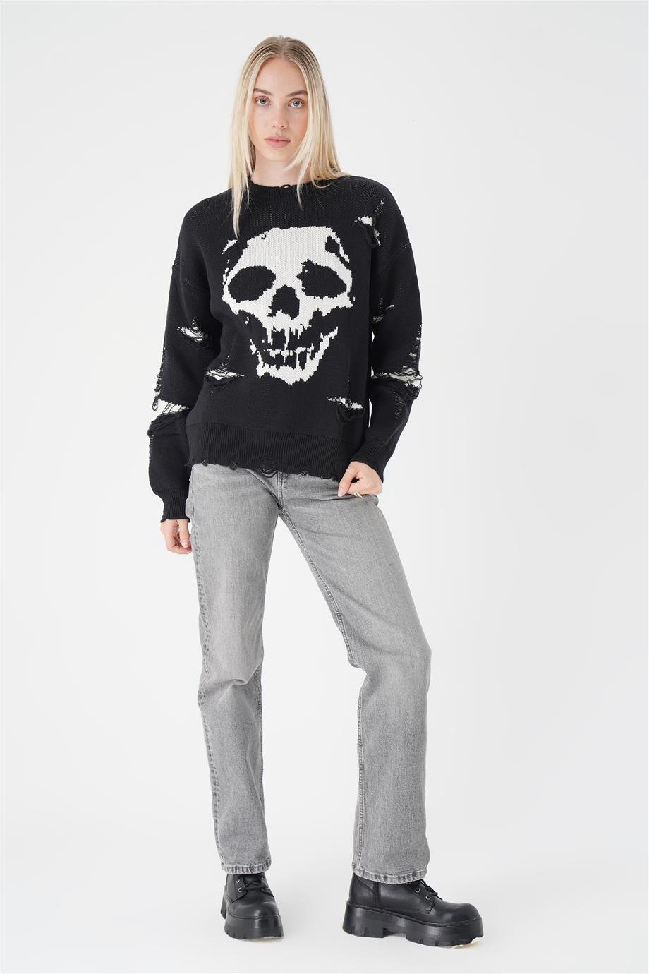 SKULL DESENLİ YIRTIK TRİKO