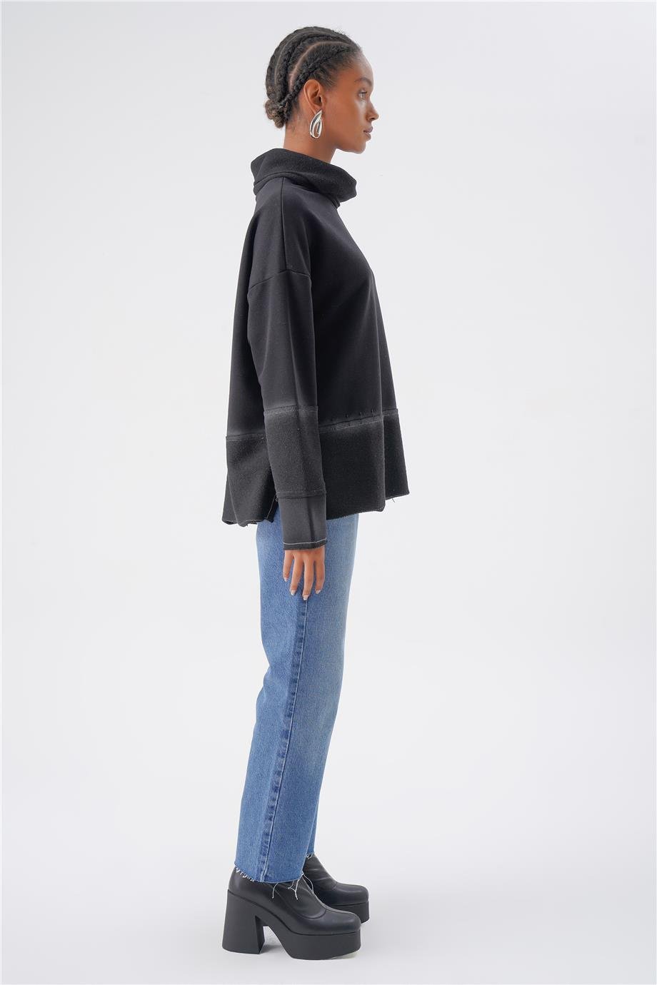 YÜKSEK YAKALI SWEAT