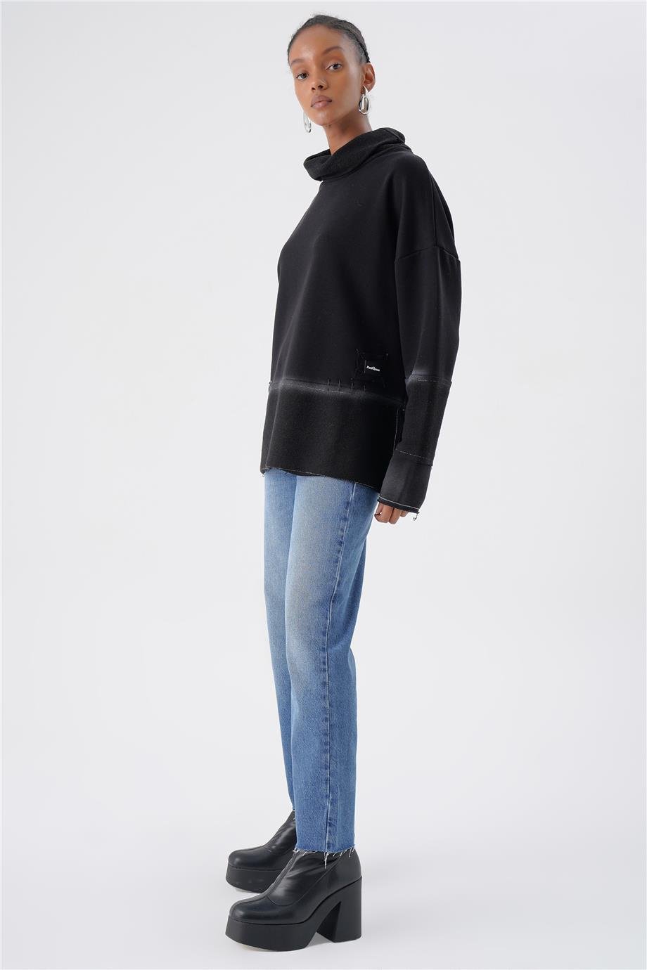 YÜKSEK YAKALI SWEAT