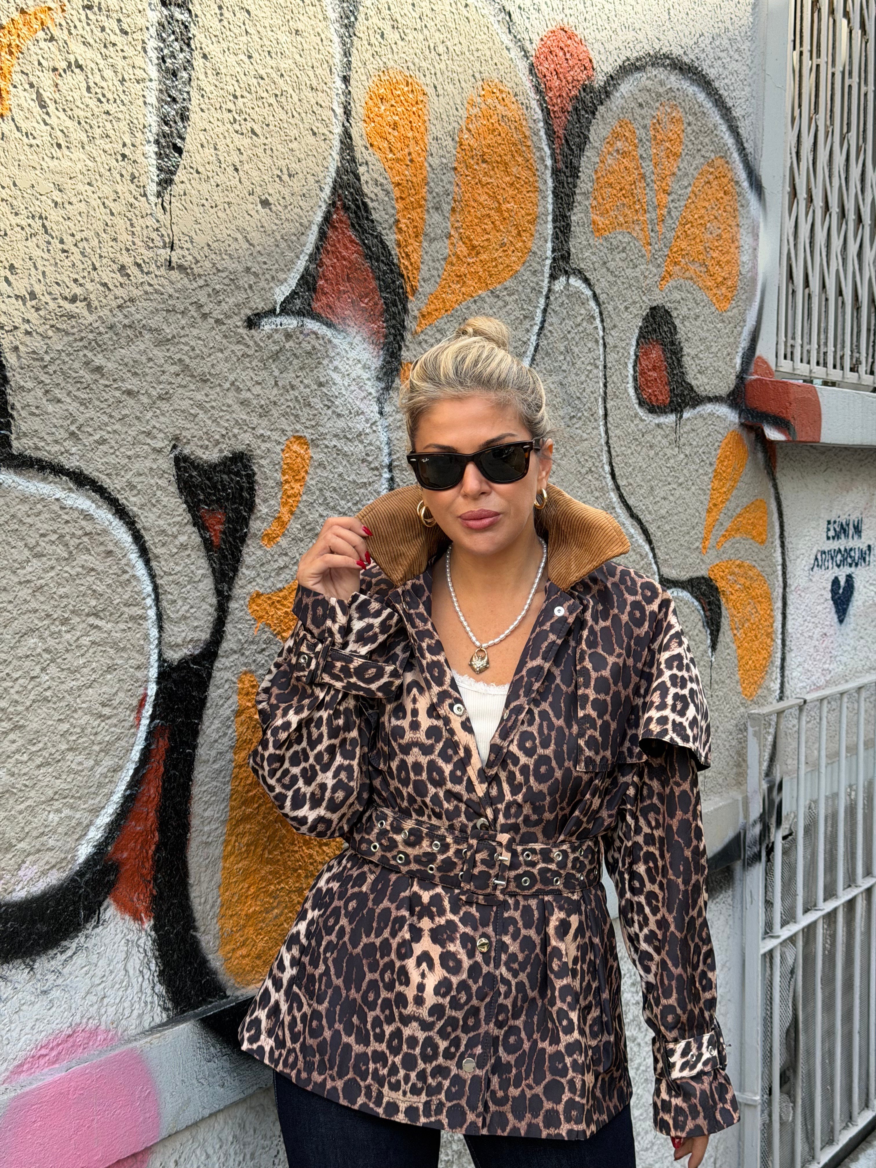 Leopar Desenli Yağmurluk
