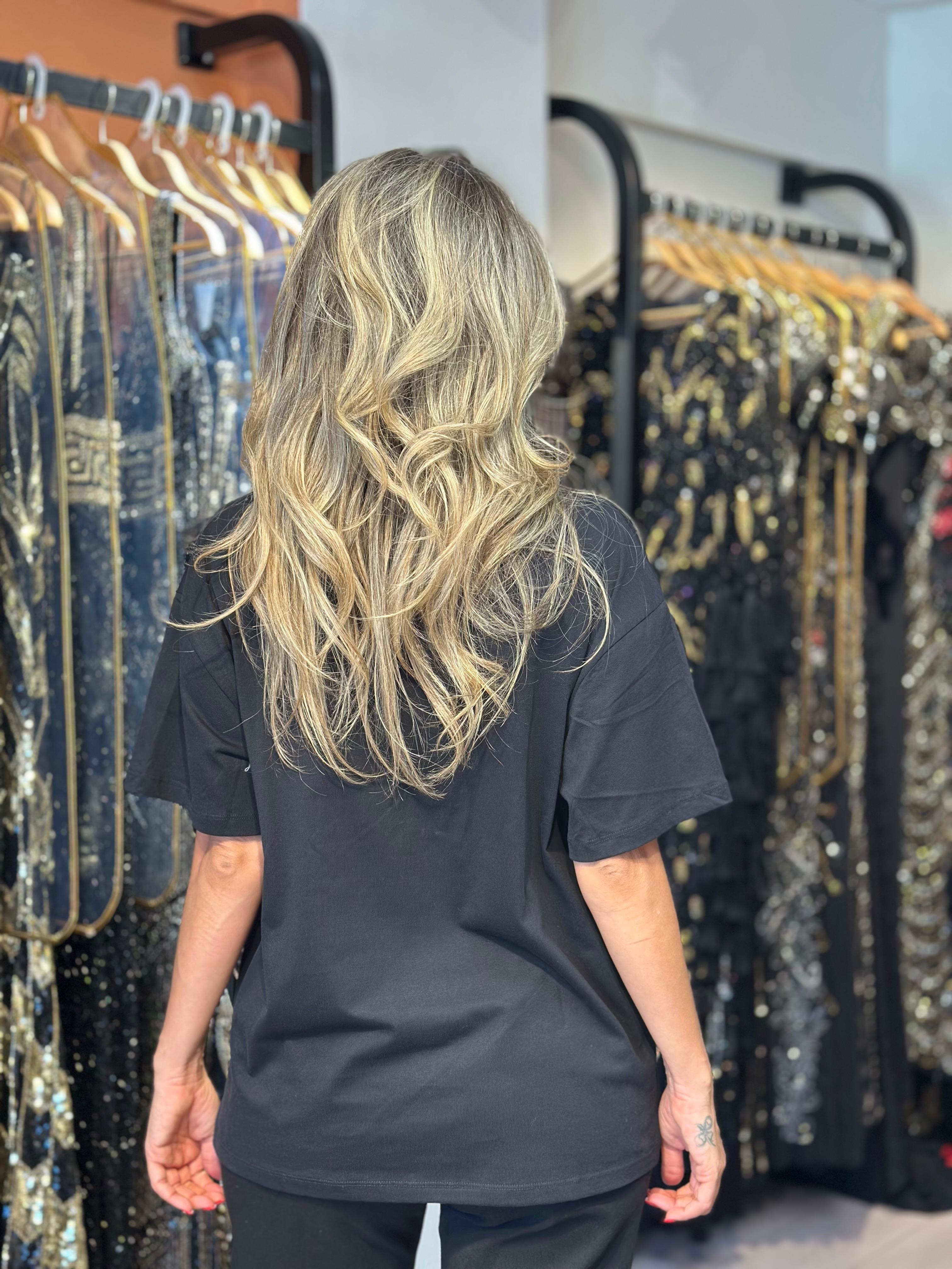 Önü Dantel İşlemeli Siyah Tişört