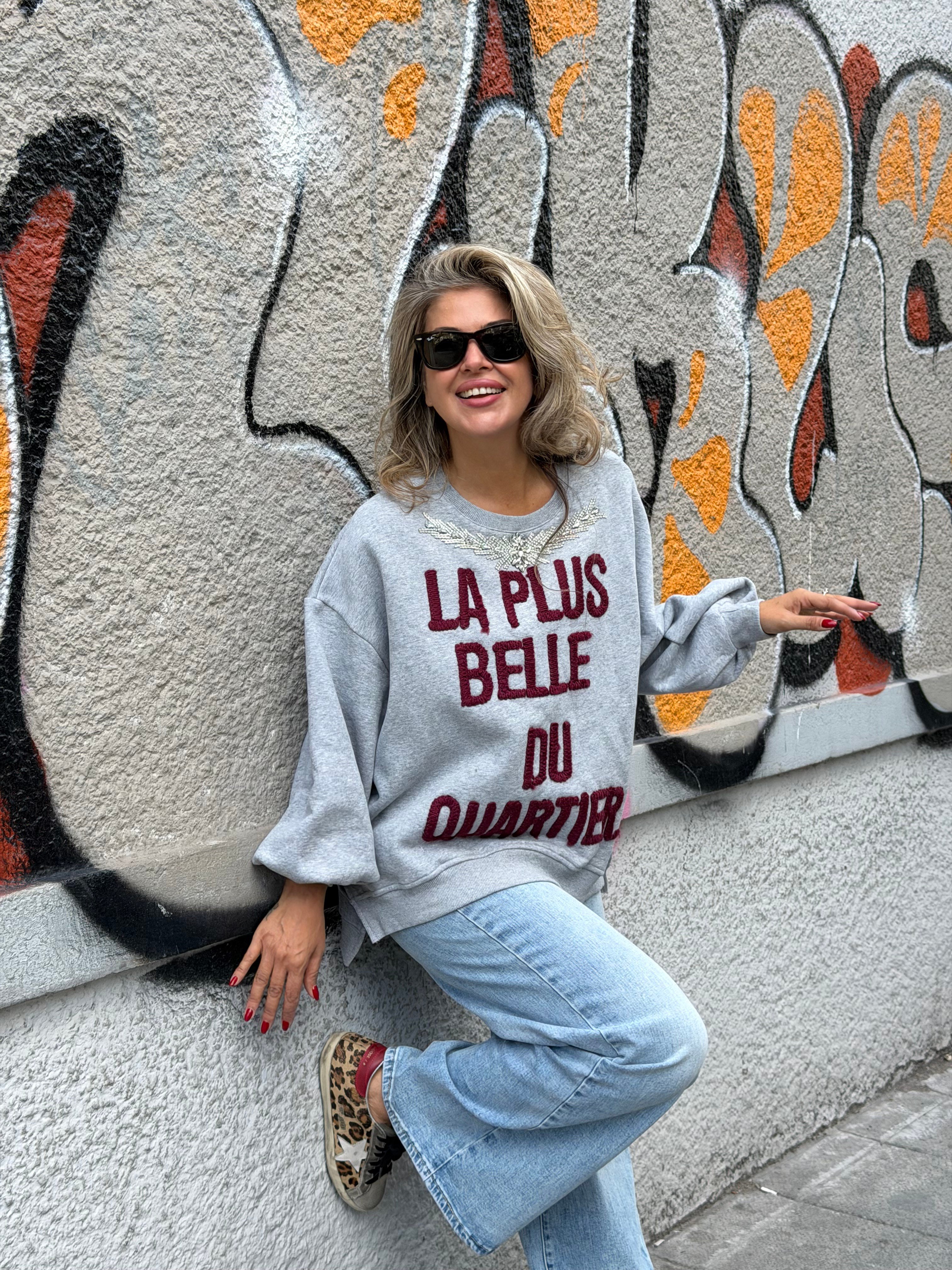 Taş ve Yazı Detaylı Gri Sweatshirt