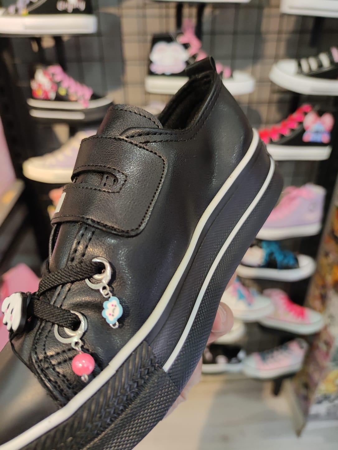 Cinnamoroll Baskılı Siyah Çırtlı Süslemeli  Deri Spor Ayakkabı Sneaker