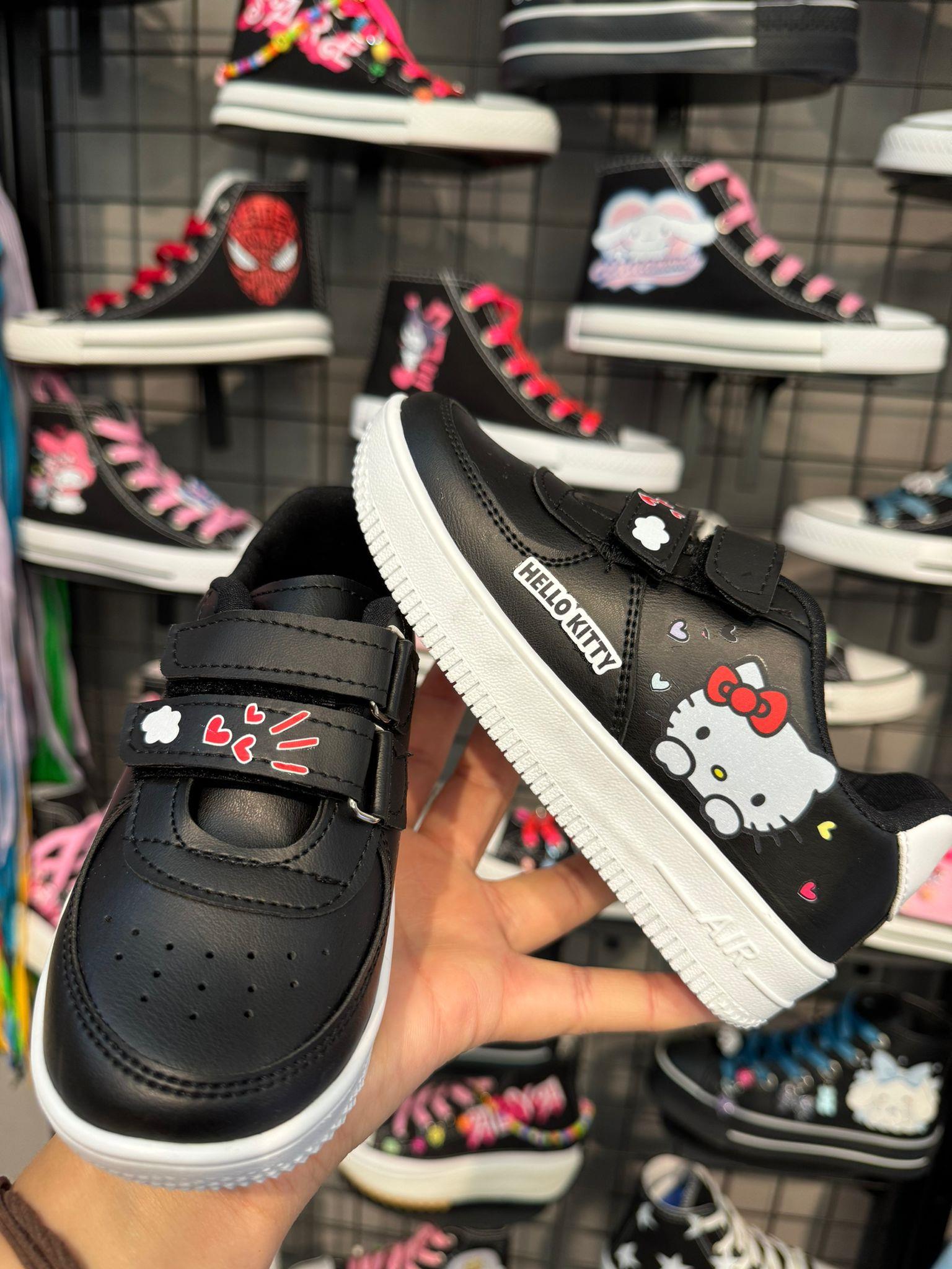 Hellokitty Baskılı Siyah Çırtlı Kız Çocuk Ayakkabı 