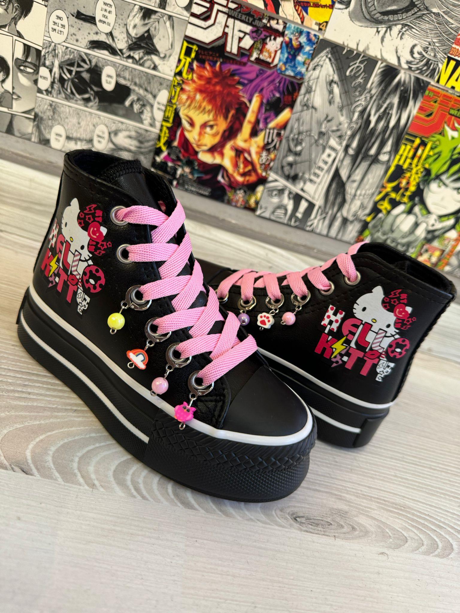 HelloKitty Grafiti Baskılı Siyah Deri Boncuklu Ayakkabı 