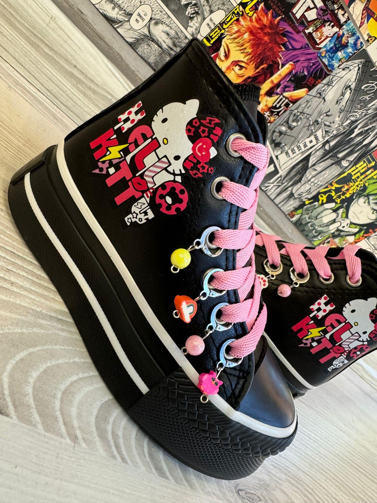 HelloKitty Grafiti Baskılı Siyah Deri Boncuklu Ayakkabı 
