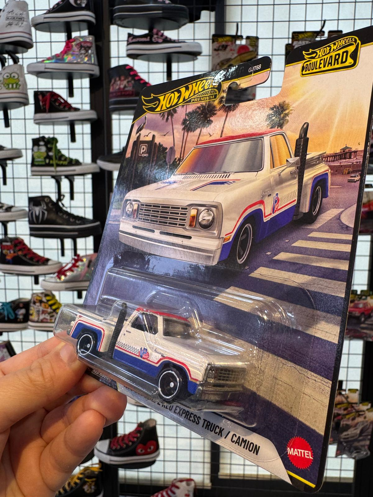 Hot Wheels Preimum Seri Lisanslı Araba(kmyn)