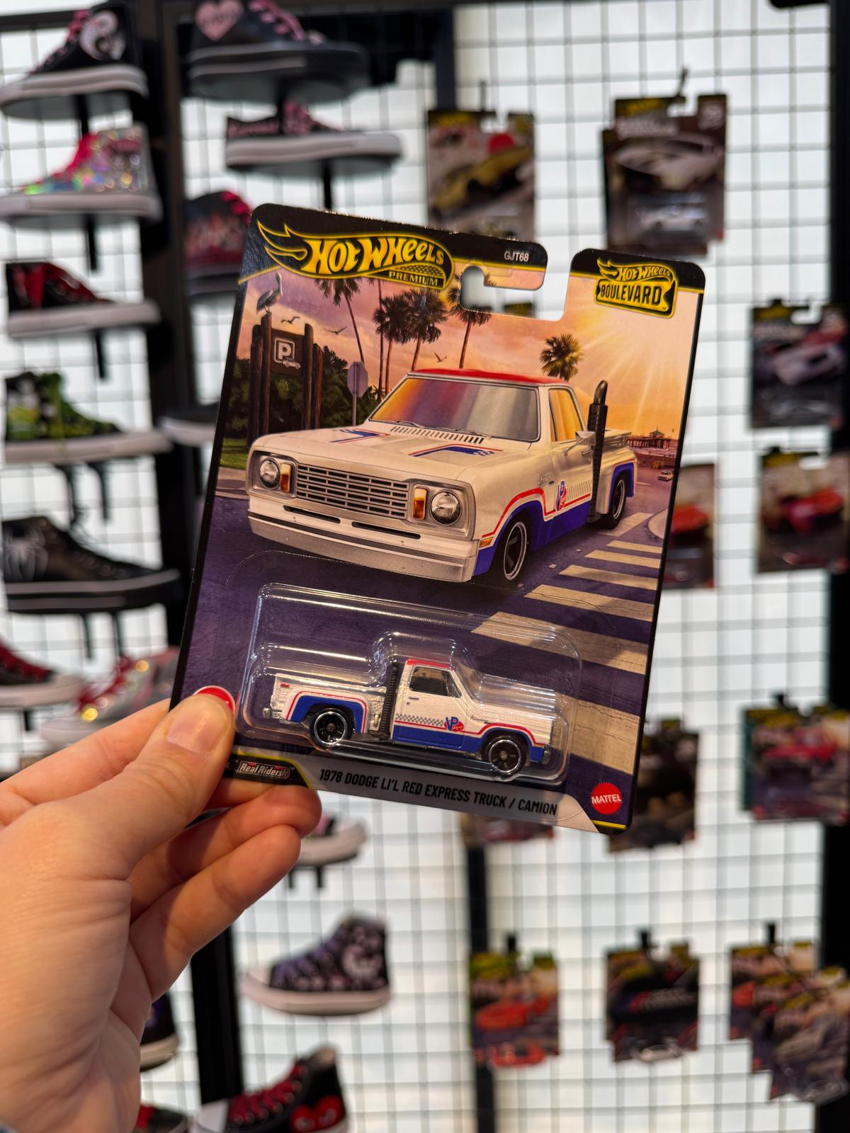 Hot Wheels Preimum Seri Lisanslı Araba(kmyn)