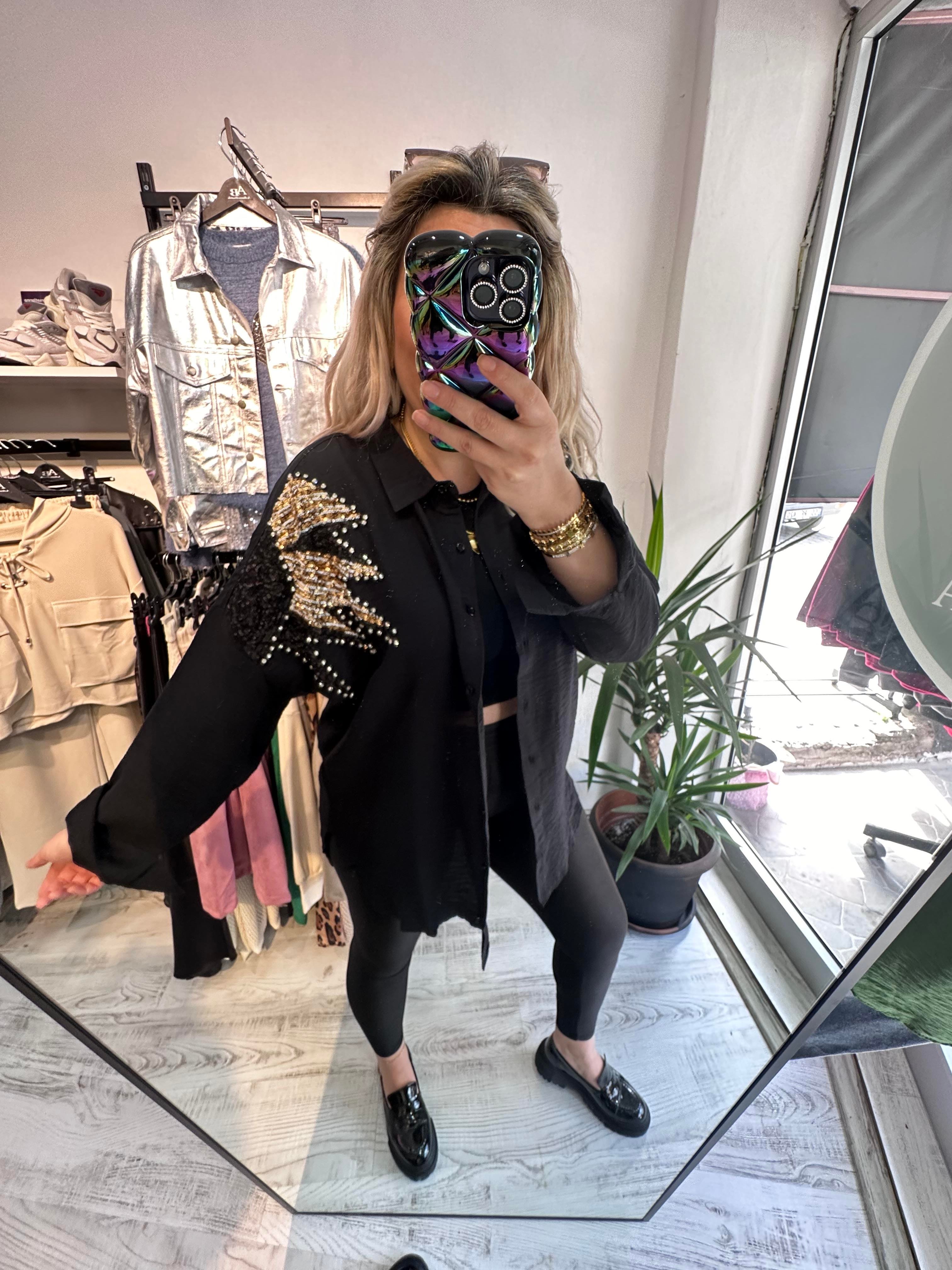 Ayrobin Kumaş Pullu Siyah Gömlek