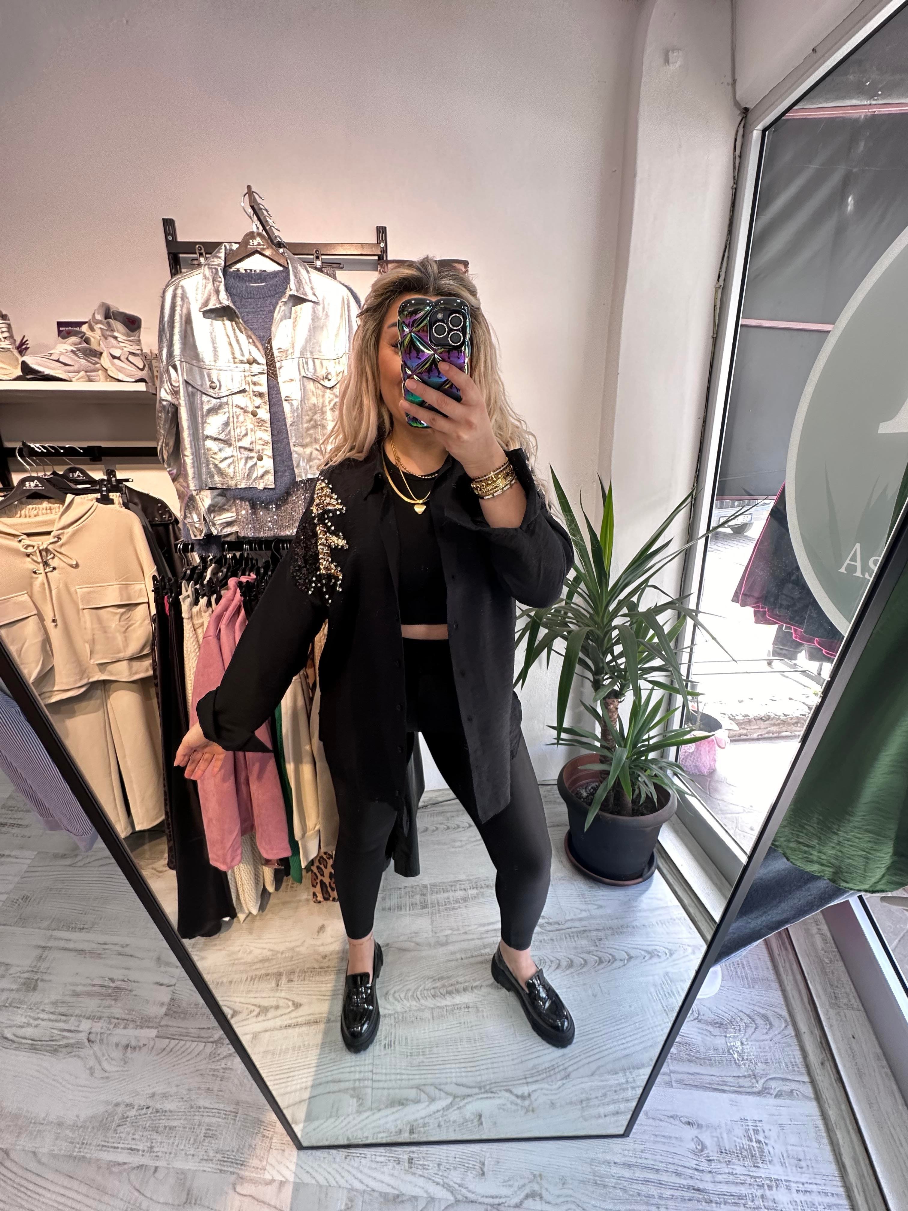 Ayrobin Kumaş Pullu Siyah Gömlek