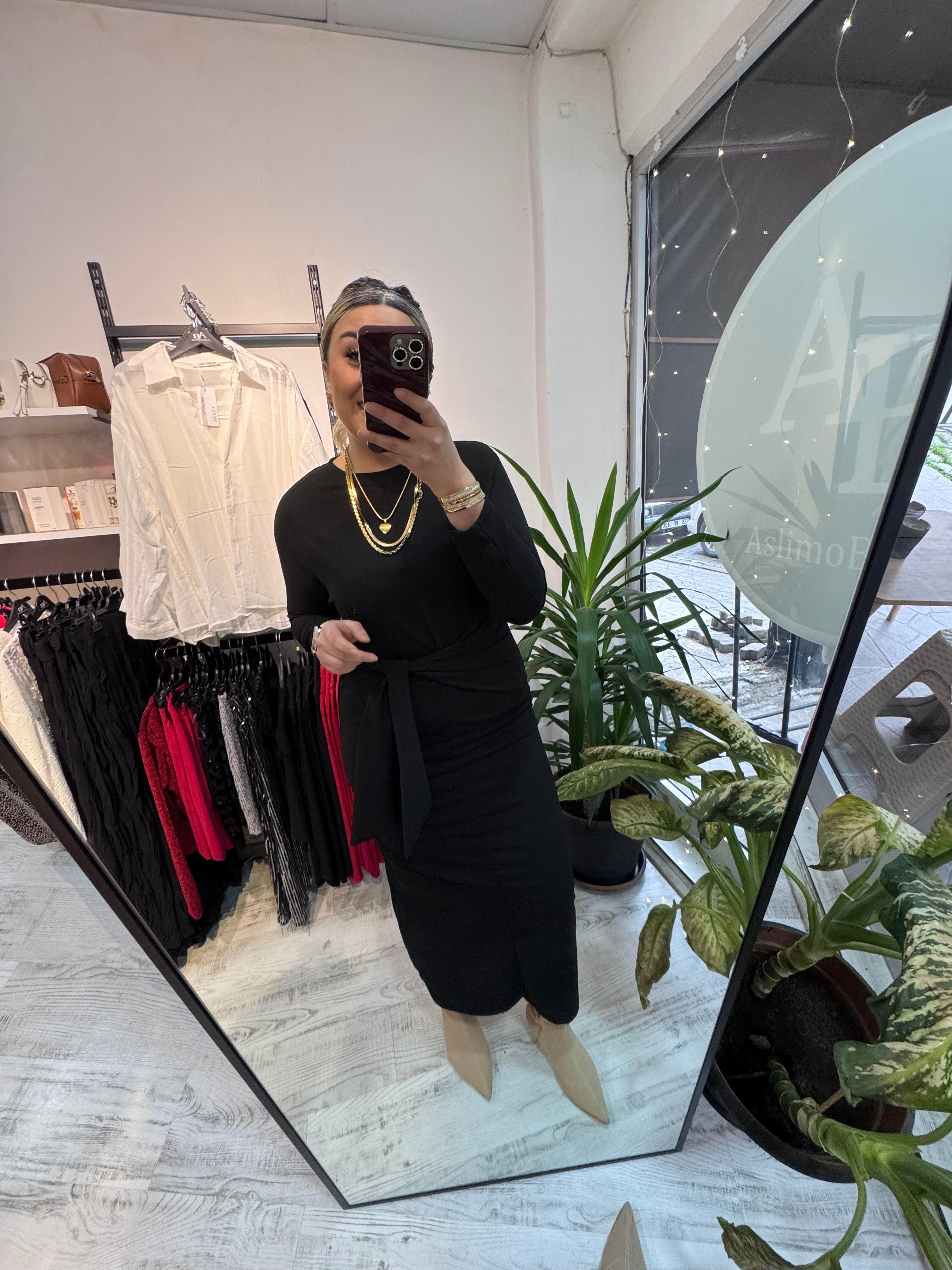 Bağlama Detaylı Siyah Elbise