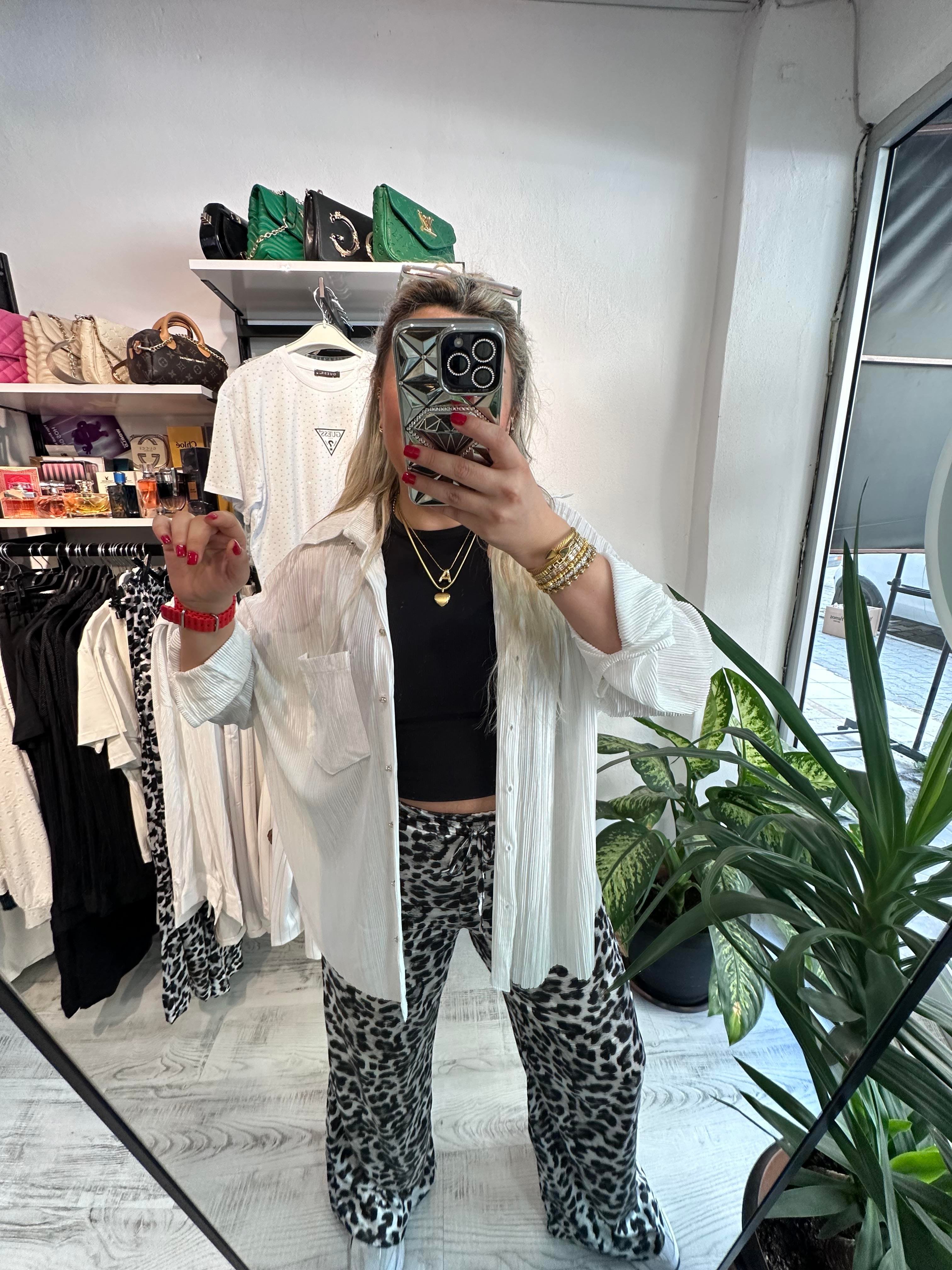 Beyaz Piliseli Saten Gömlek