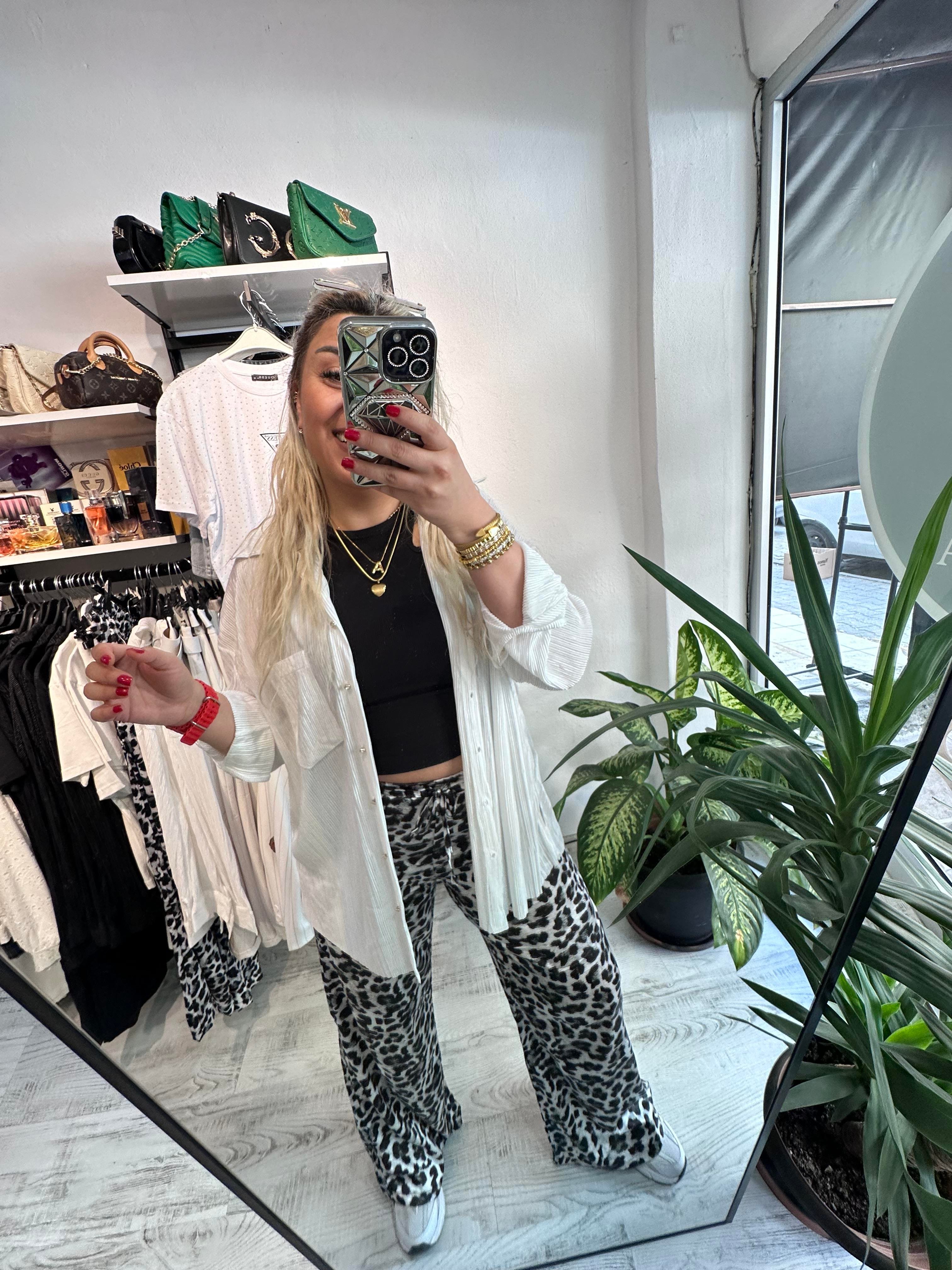 Beyaz Piliseli Saten Gömlek