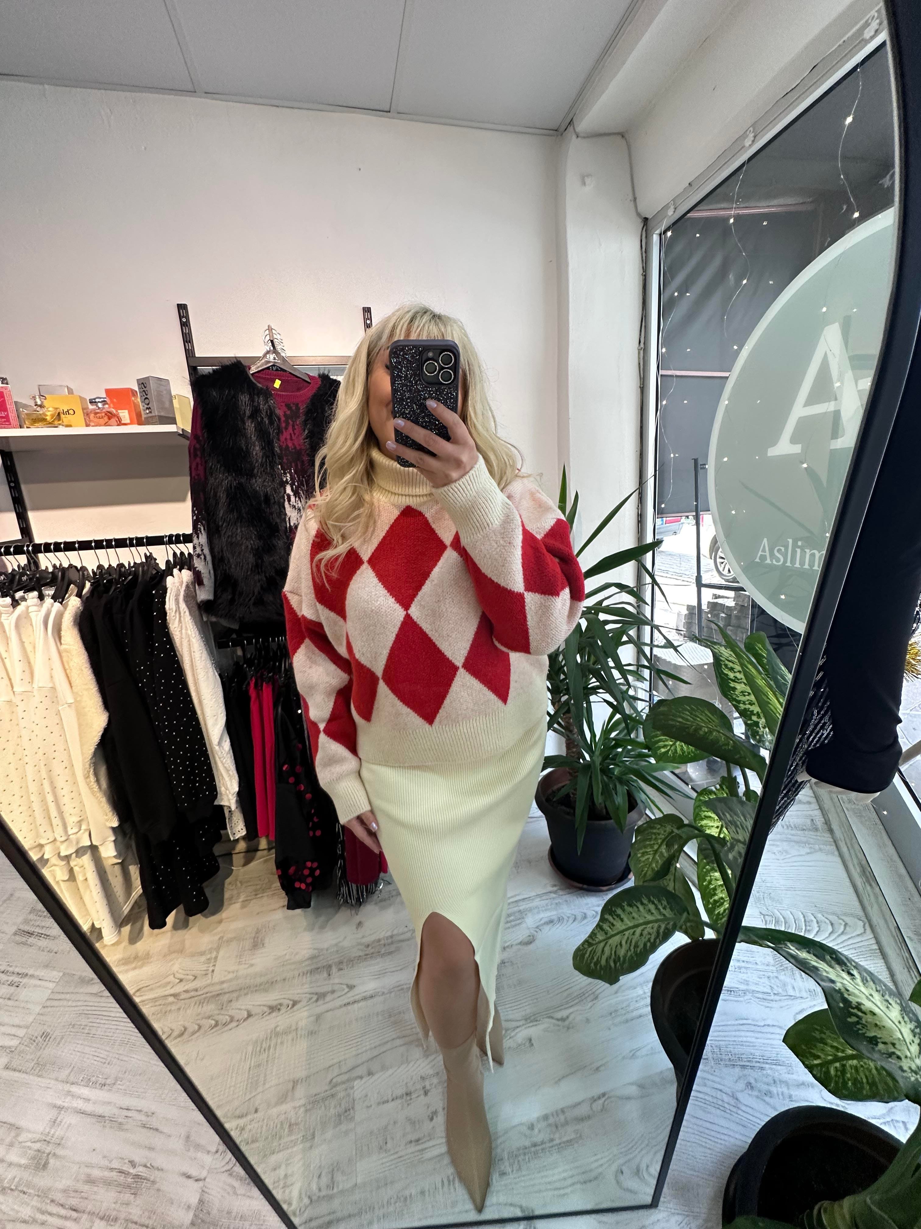 Boğazlı Kırmızı Ekru Balava Desen Premium Kazak