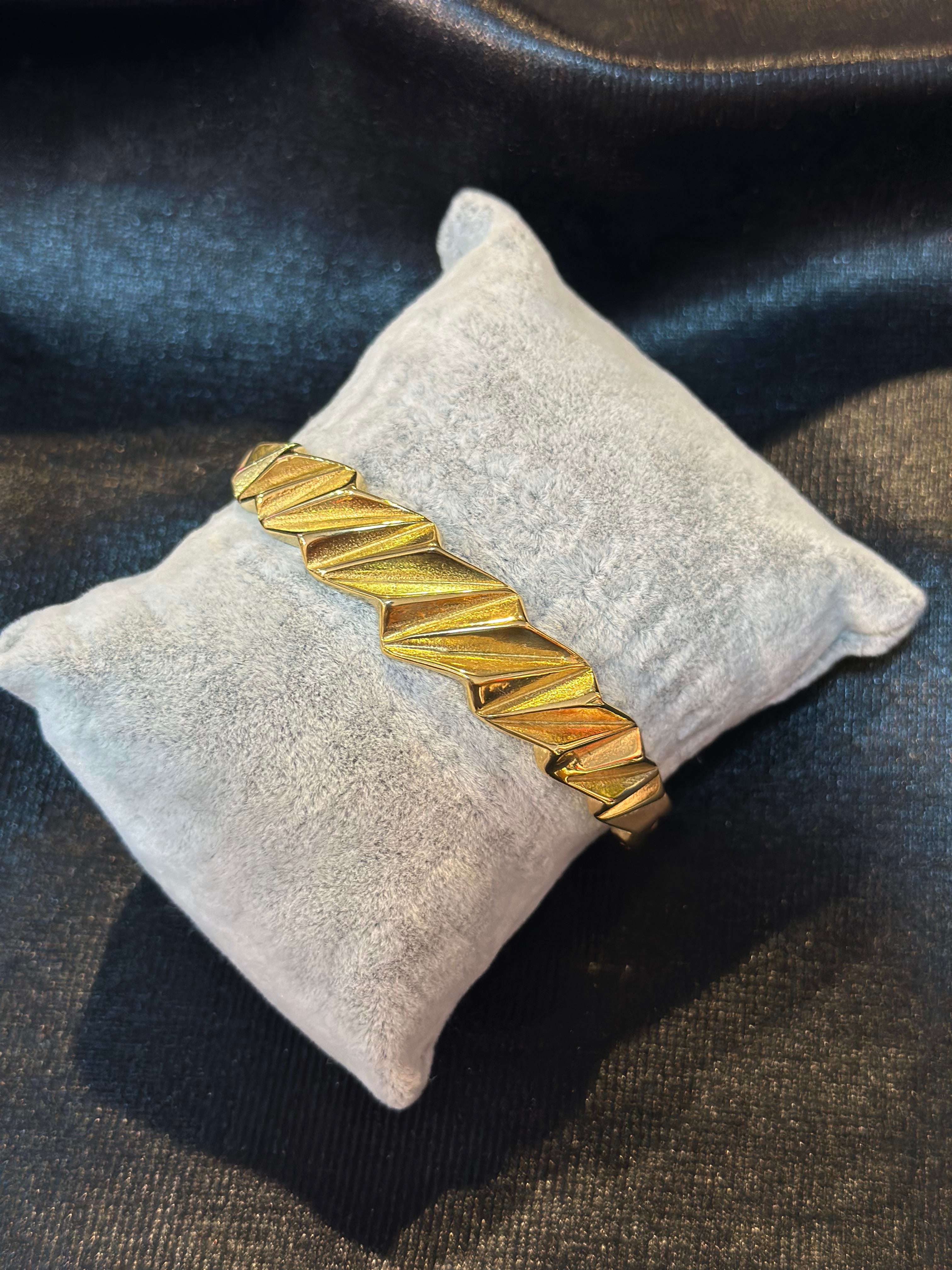 Çelik Desenli Zikzak Bilezik