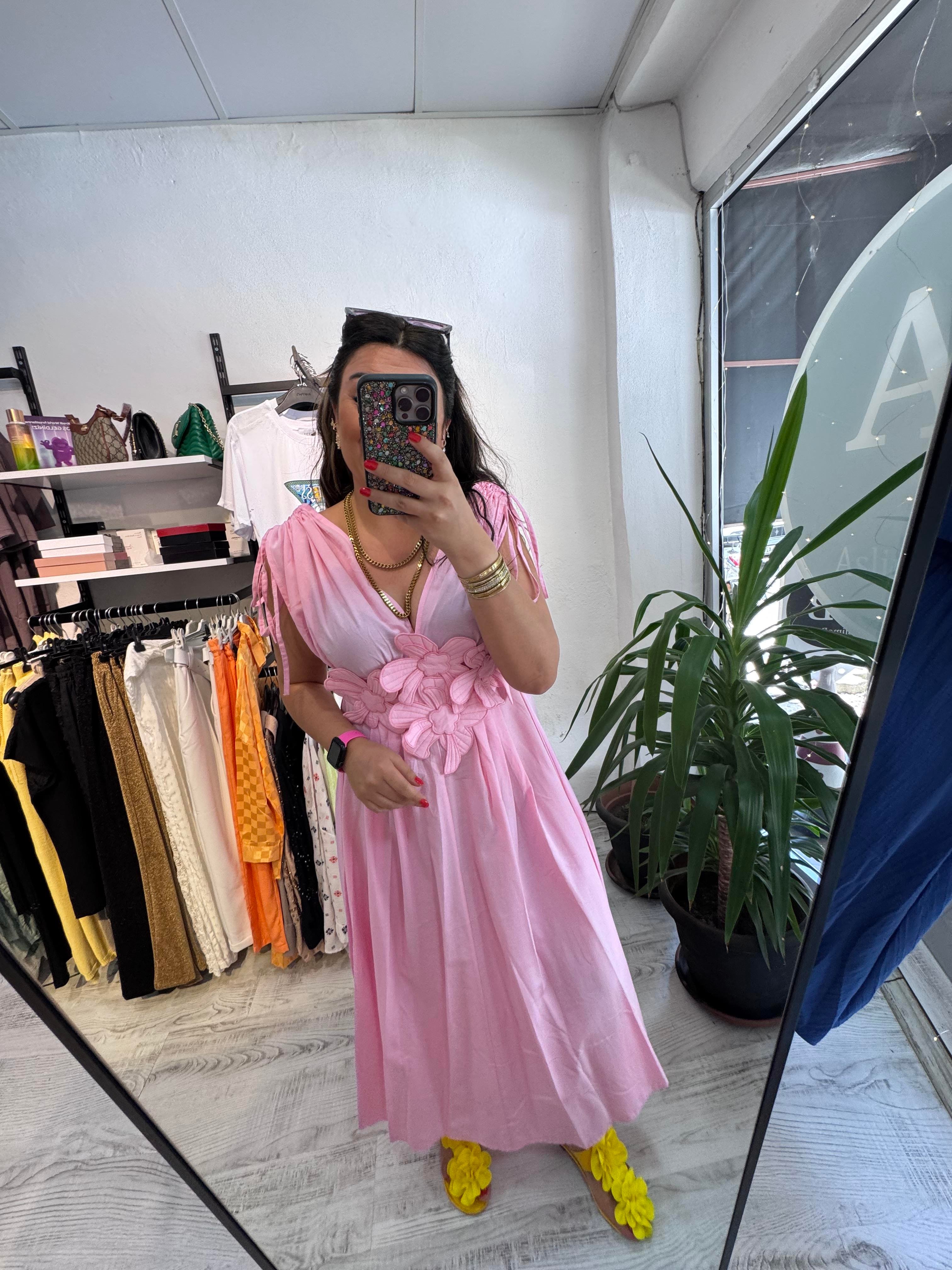 Çiçek Detaylı Pembe Elbise