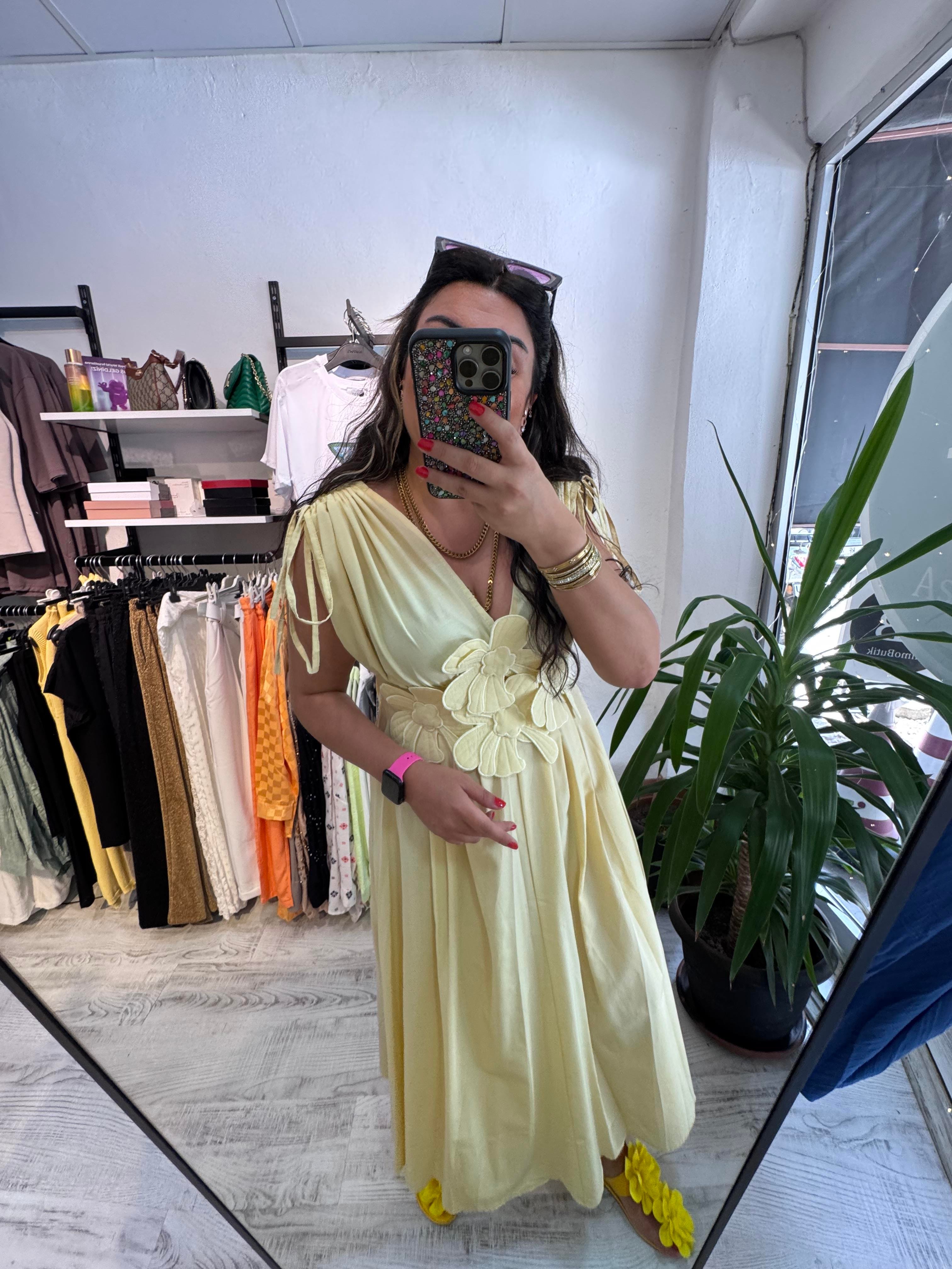 Çiçek Detaylı Sarı Elbise