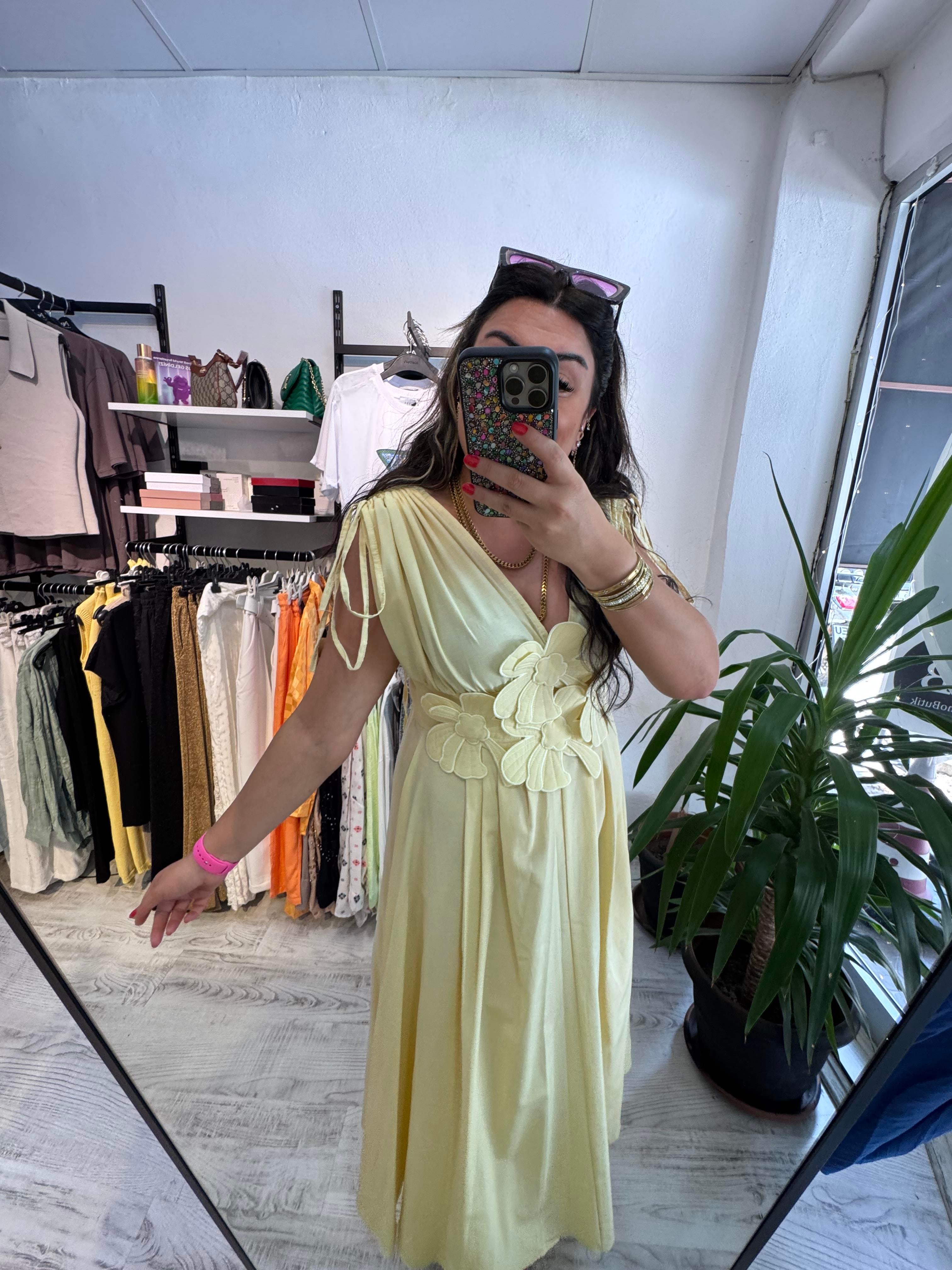 Çiçek Detaylı Sarı Elbise