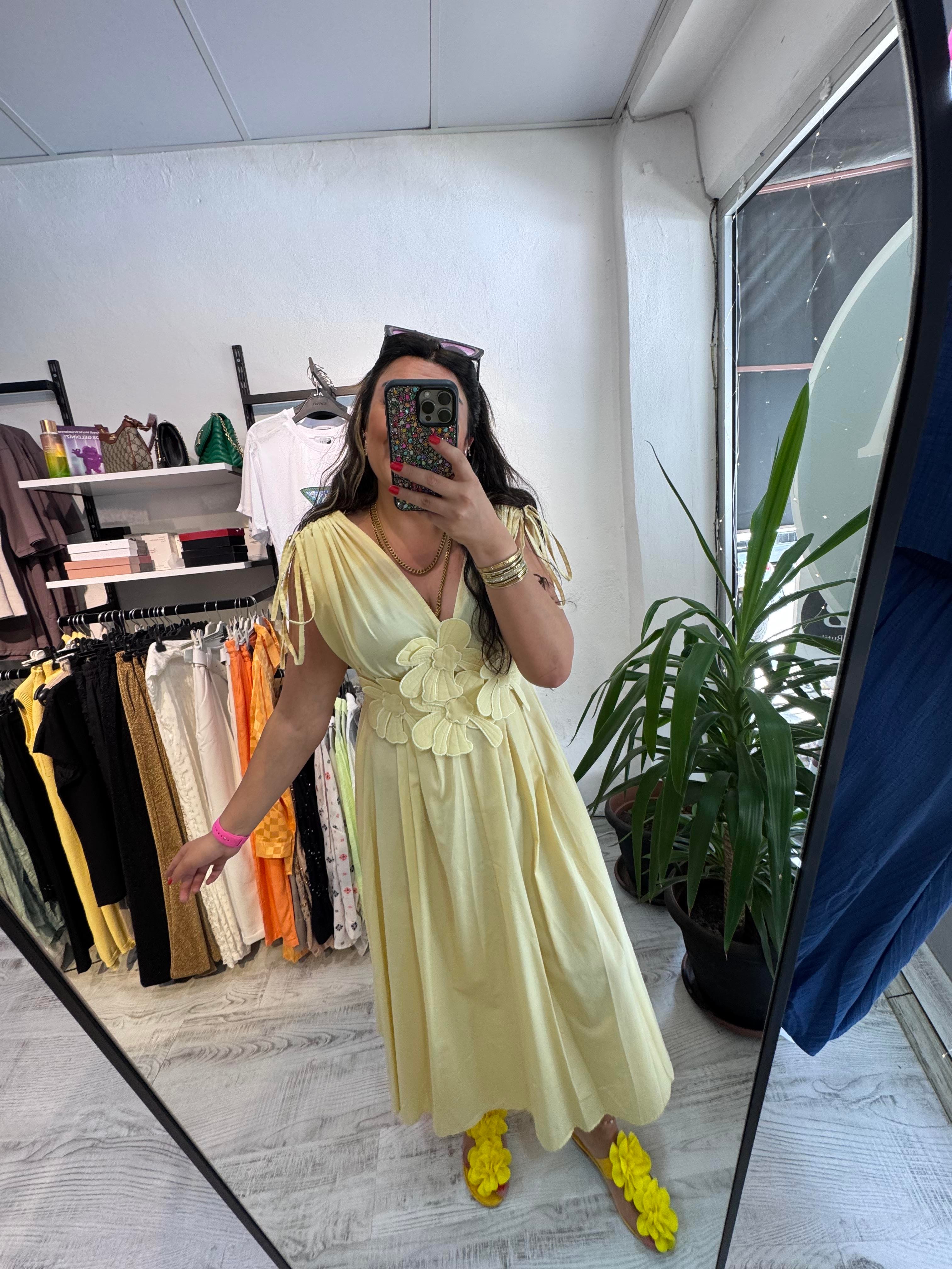 Çiçek Detaylı Sarı Elbise