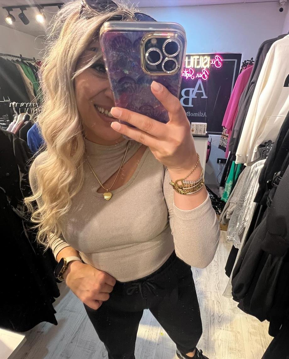 Dekolteli Kaşkorse Bej Bluz