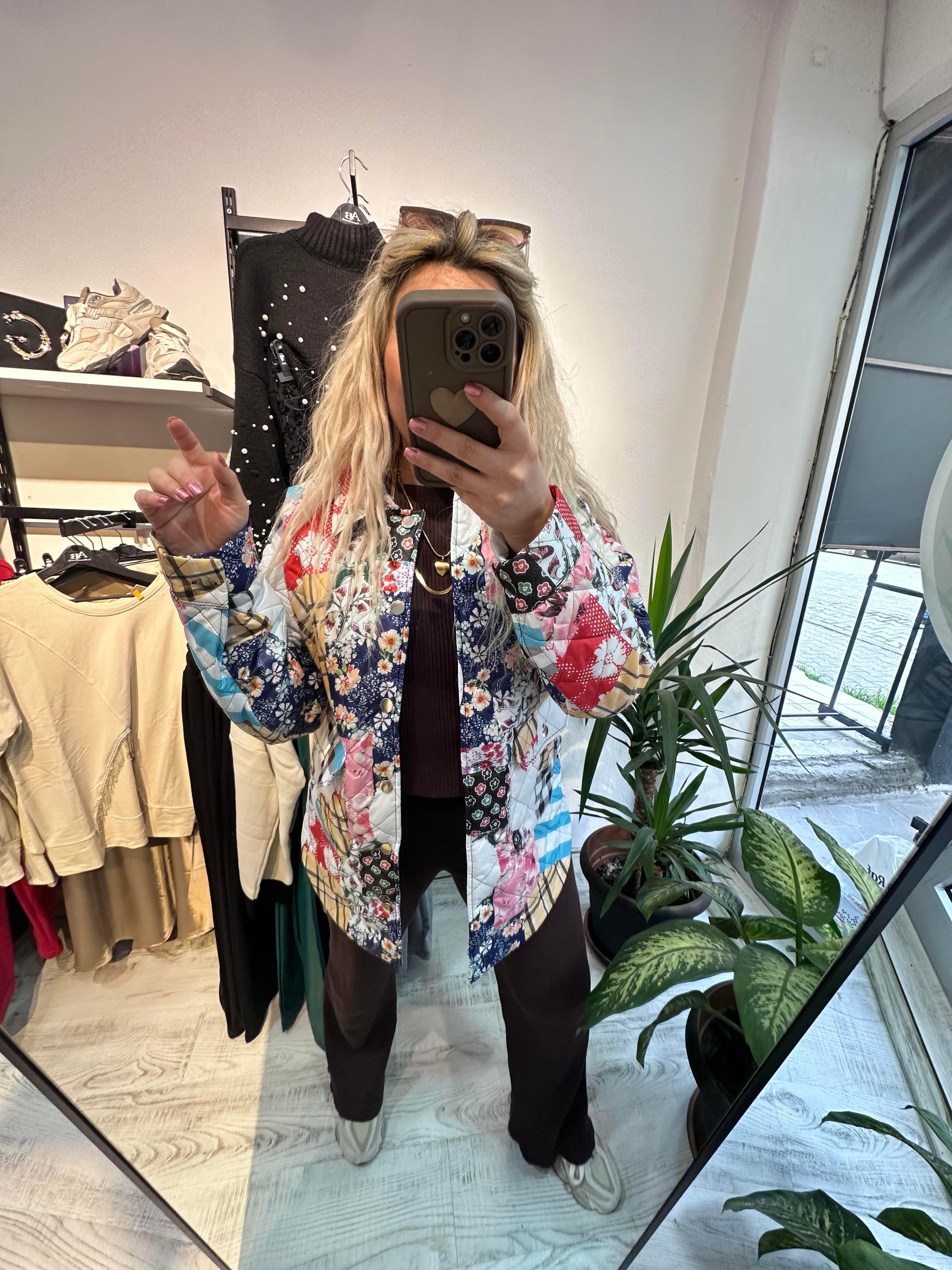 Desenli Kapitone Mont