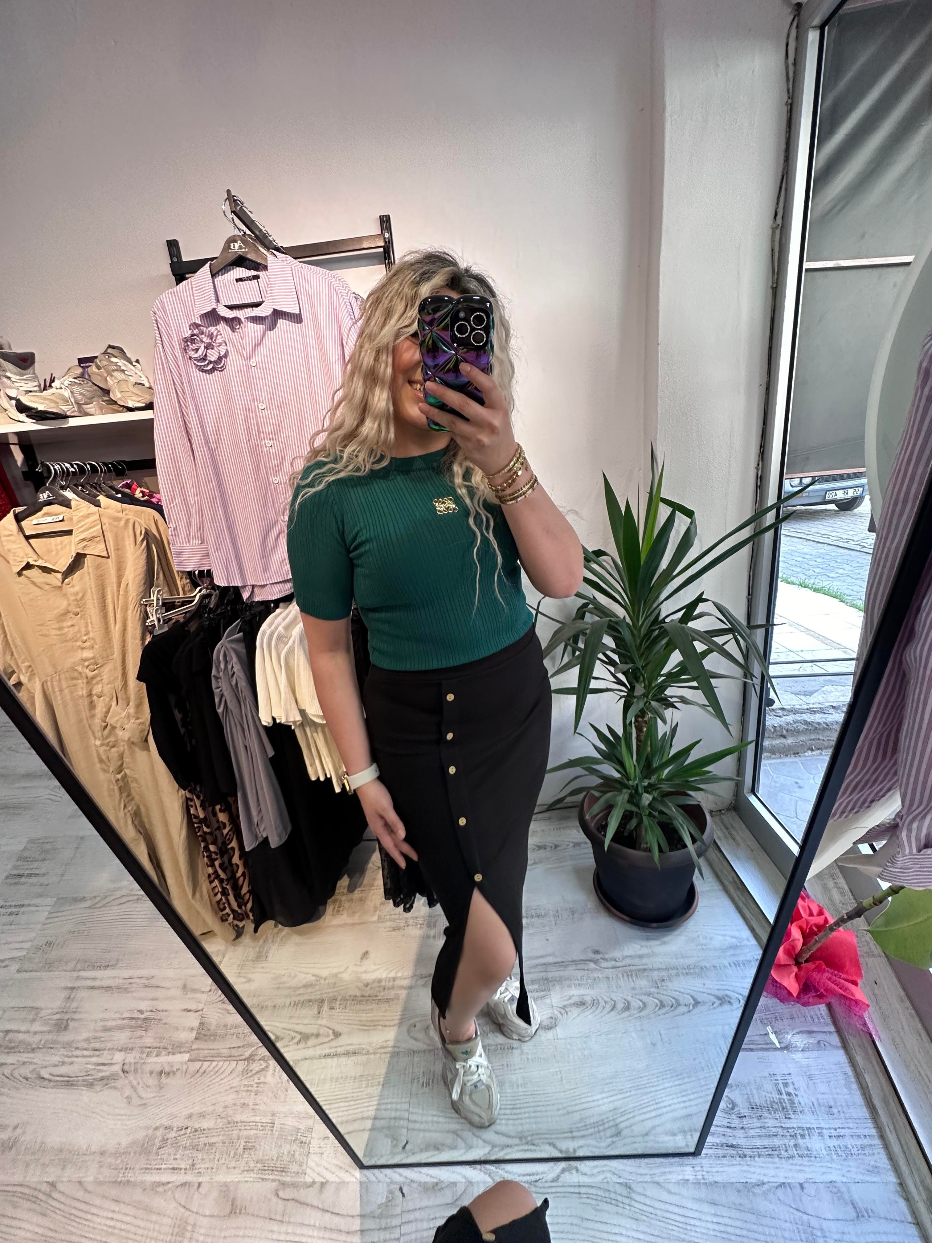 Fitilli Düğmeli Siyah Etek