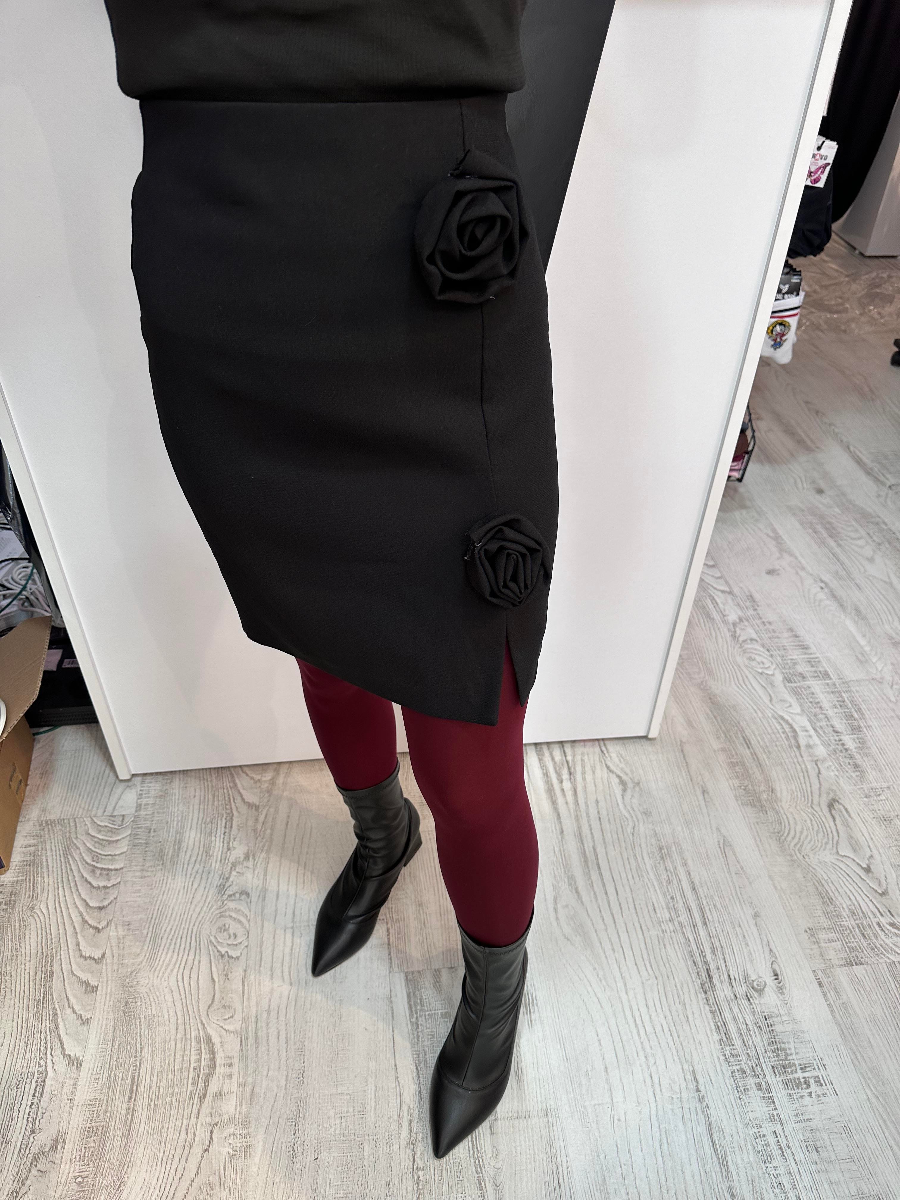 Güllü Siyah Mini Etek