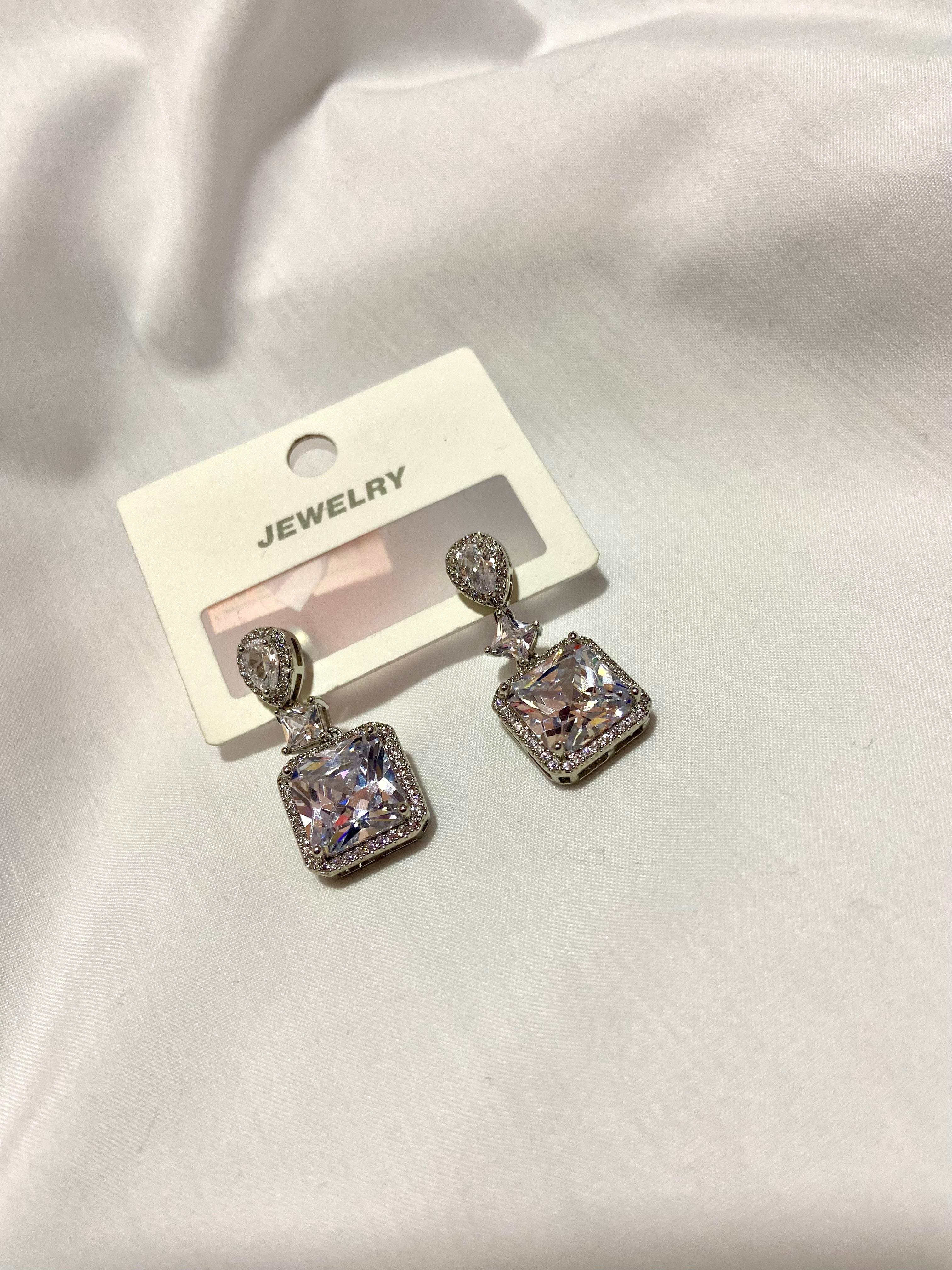 Gümüş Baget Taşlı Çelik Küpe