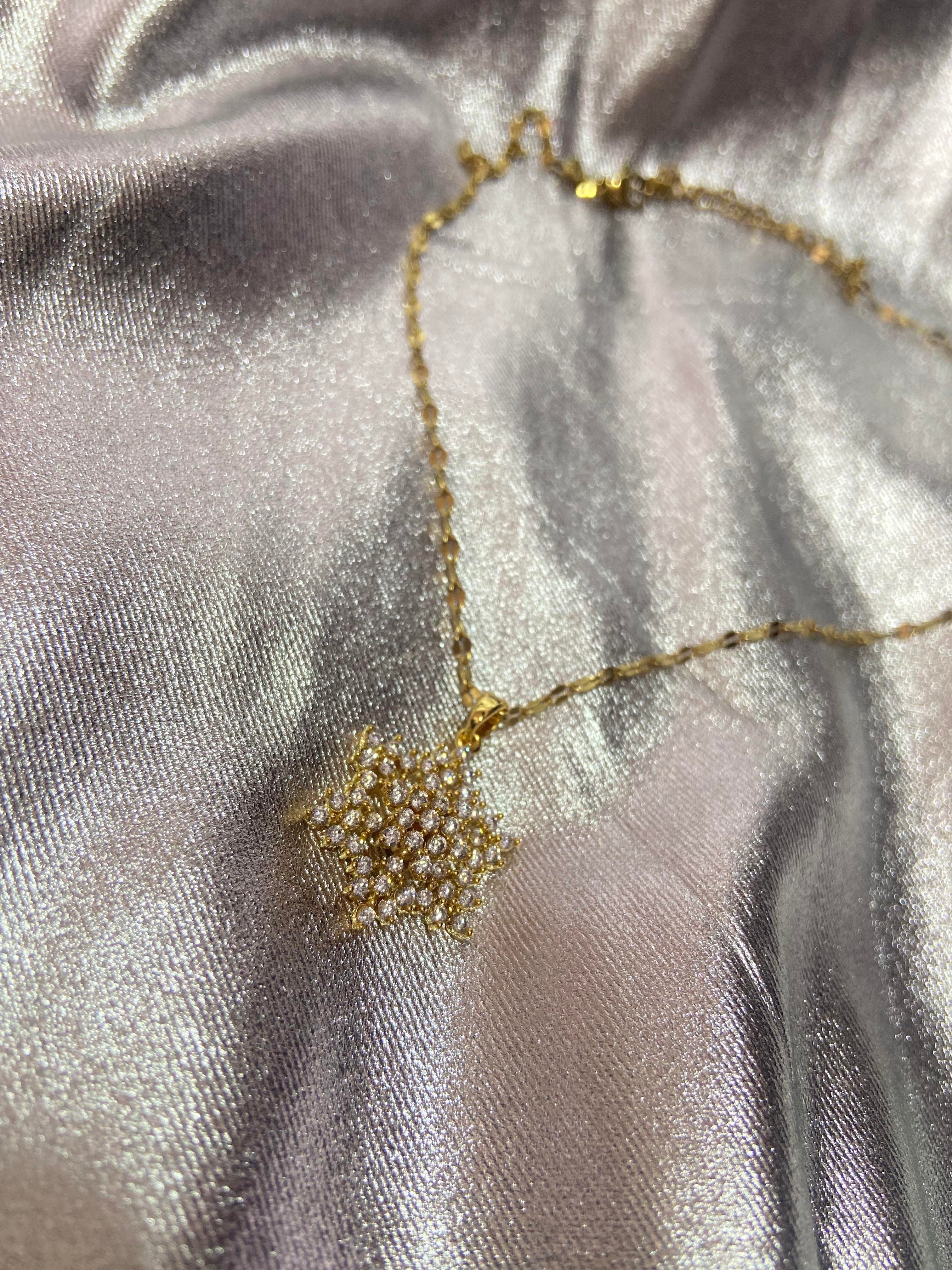 Kar Tanesi Taşlı Gold Çelik Kolye