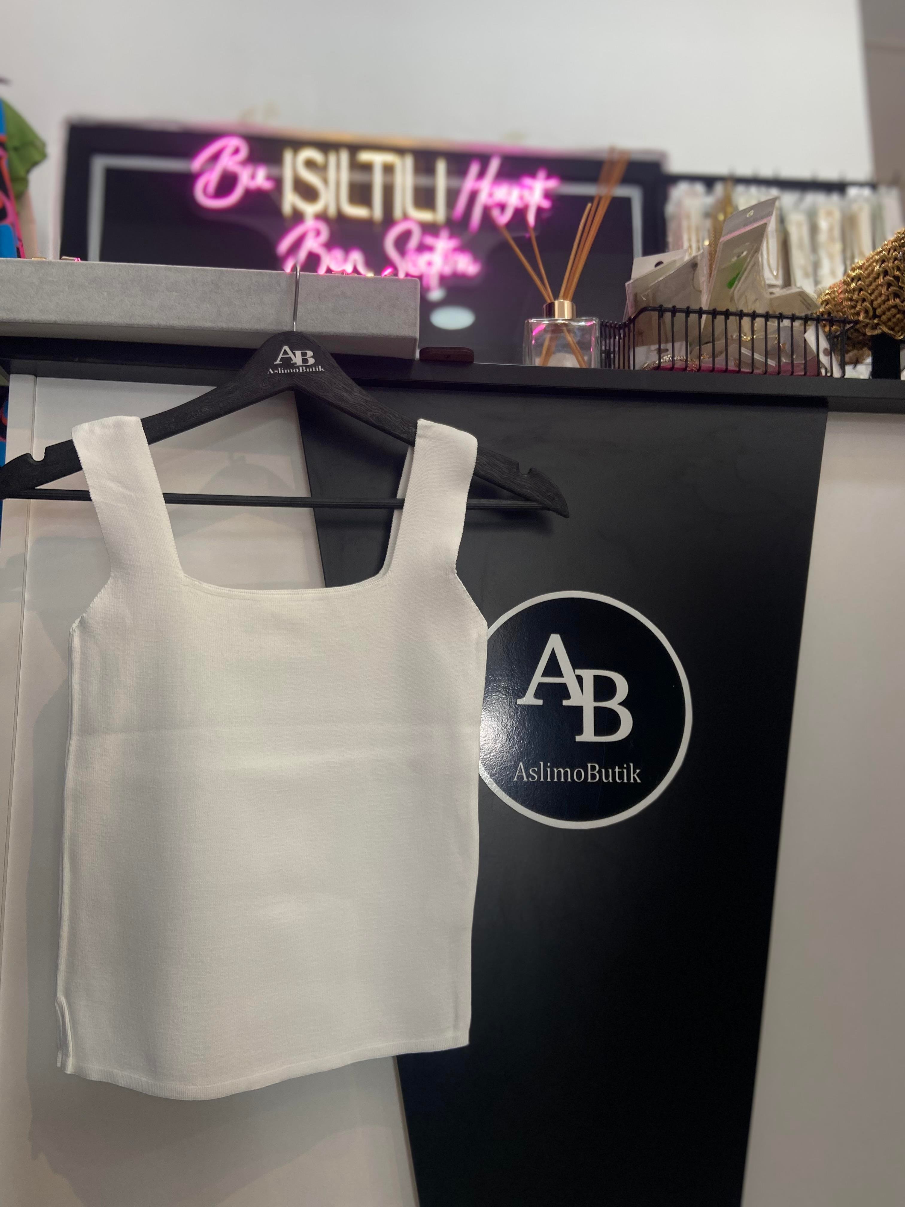 Kare Yaka Triko Beyaz Atlet