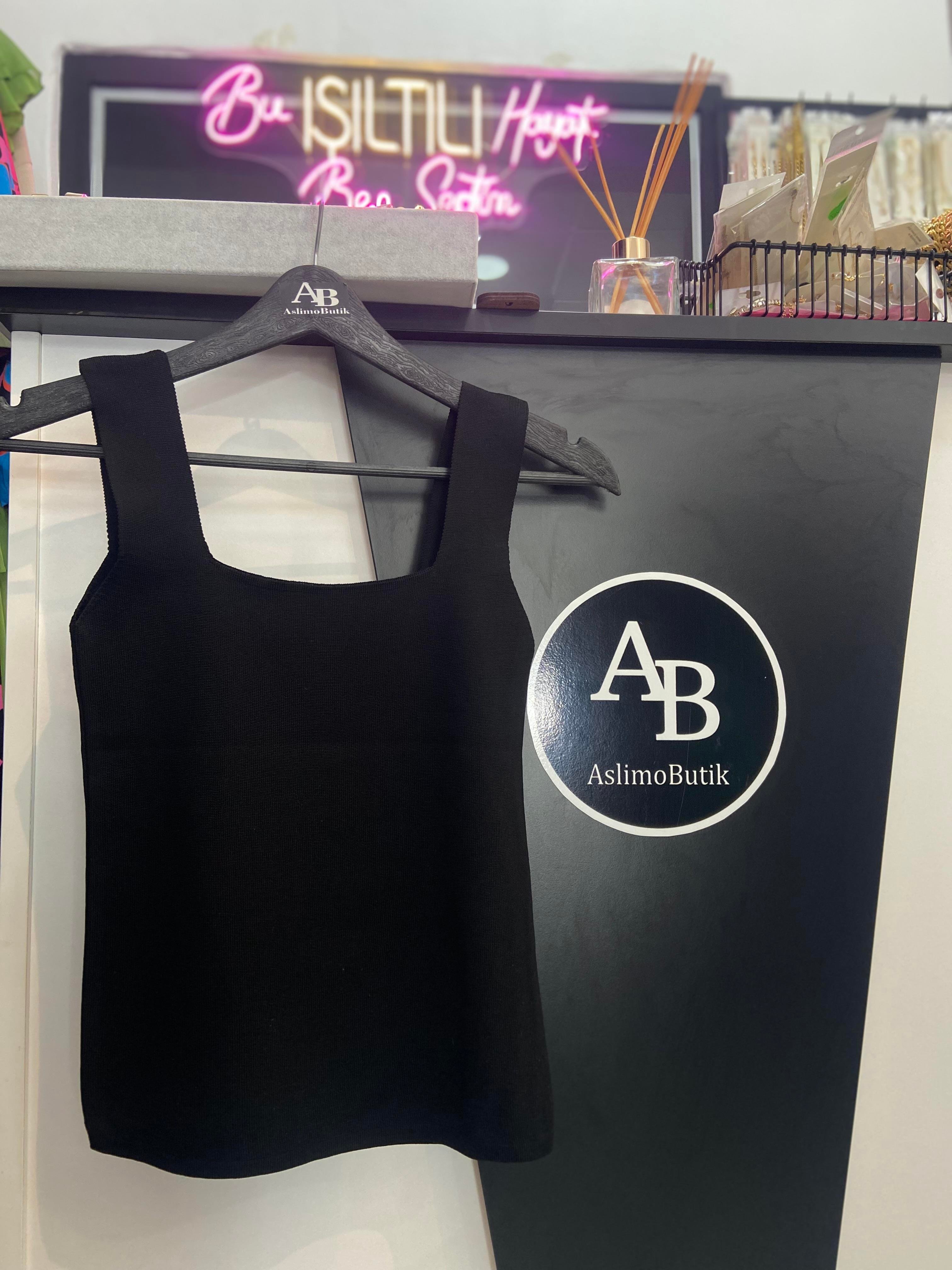 Kare Yaka Triko Siyah Atlet