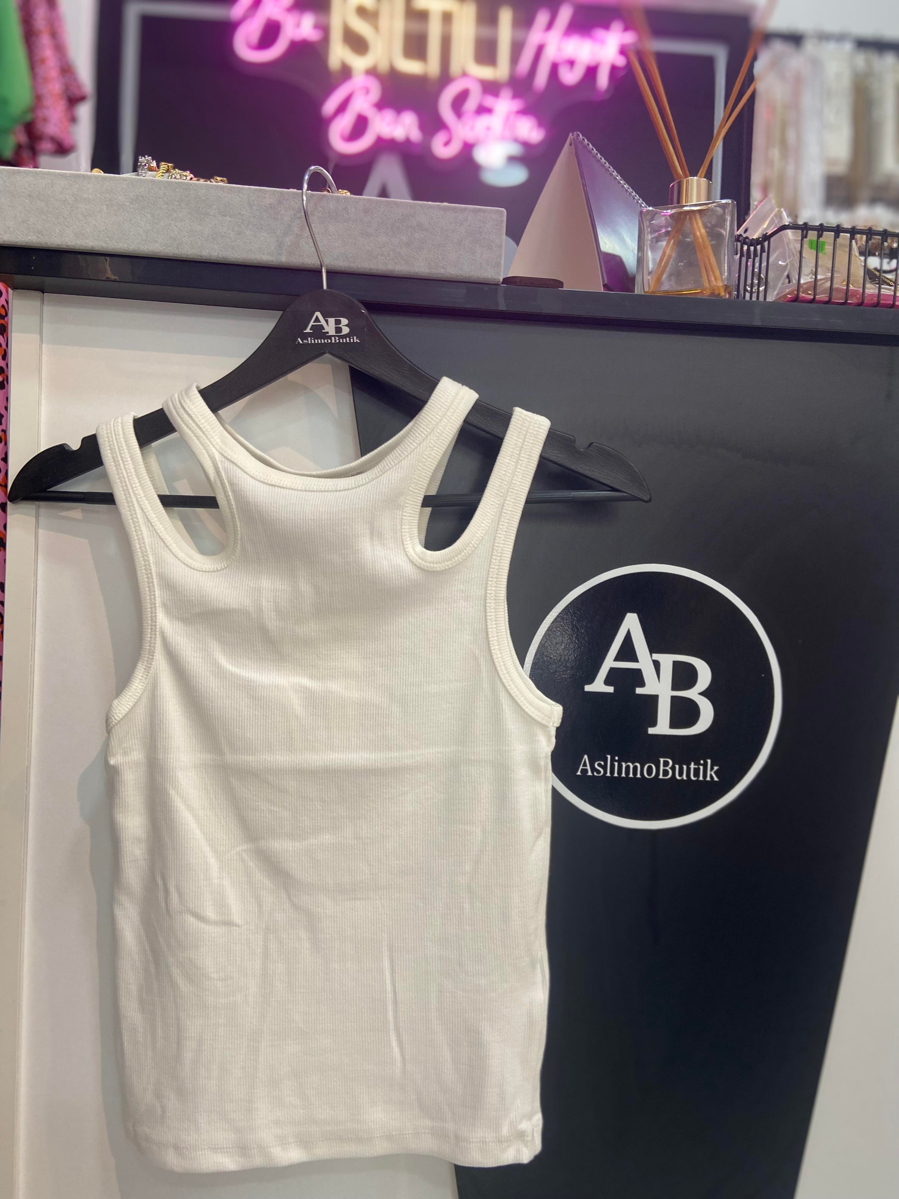 Karol İki Omuzu Açık Beyaz Atlet