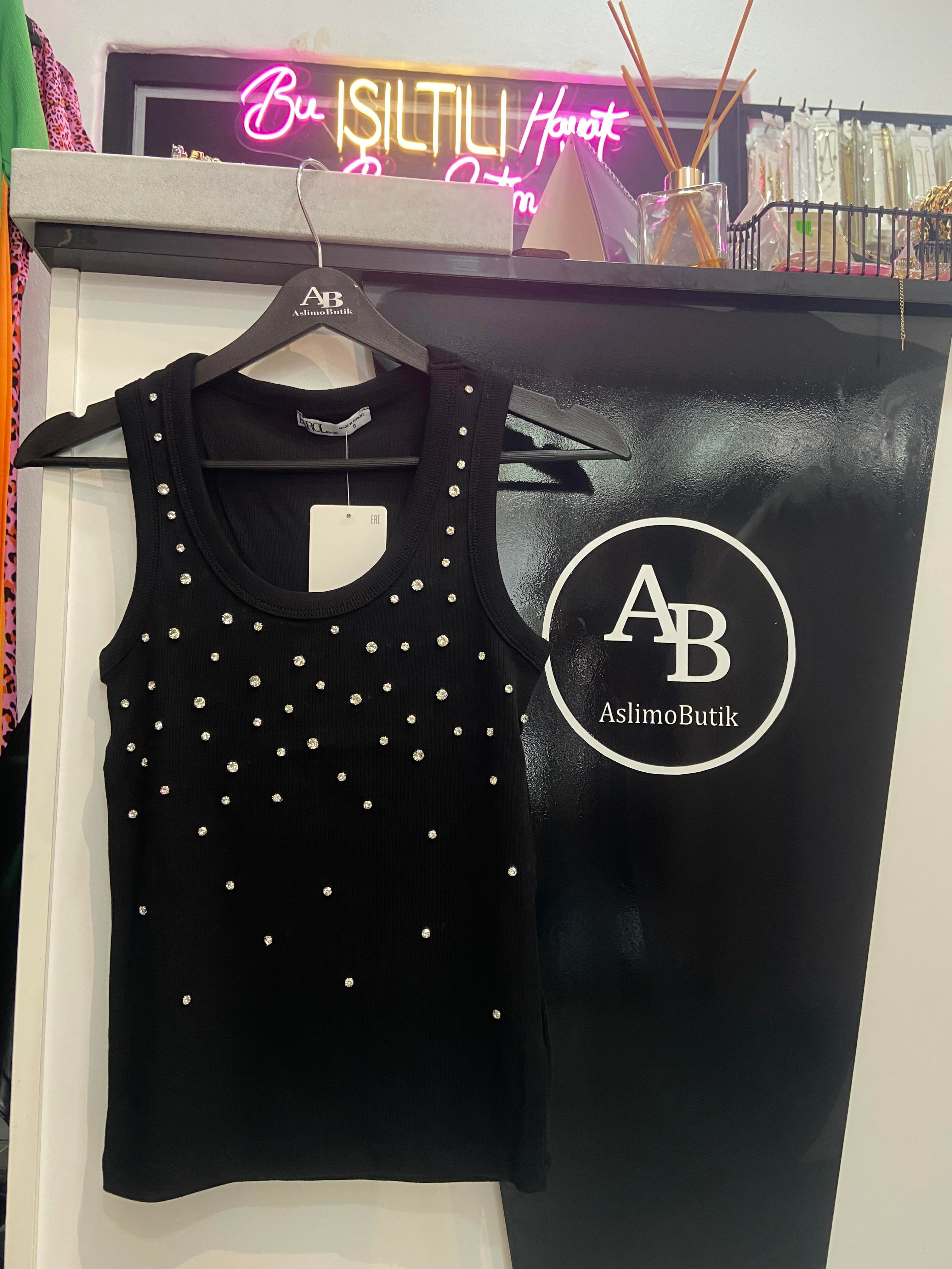 Karol Taşlı Siyah Atlet