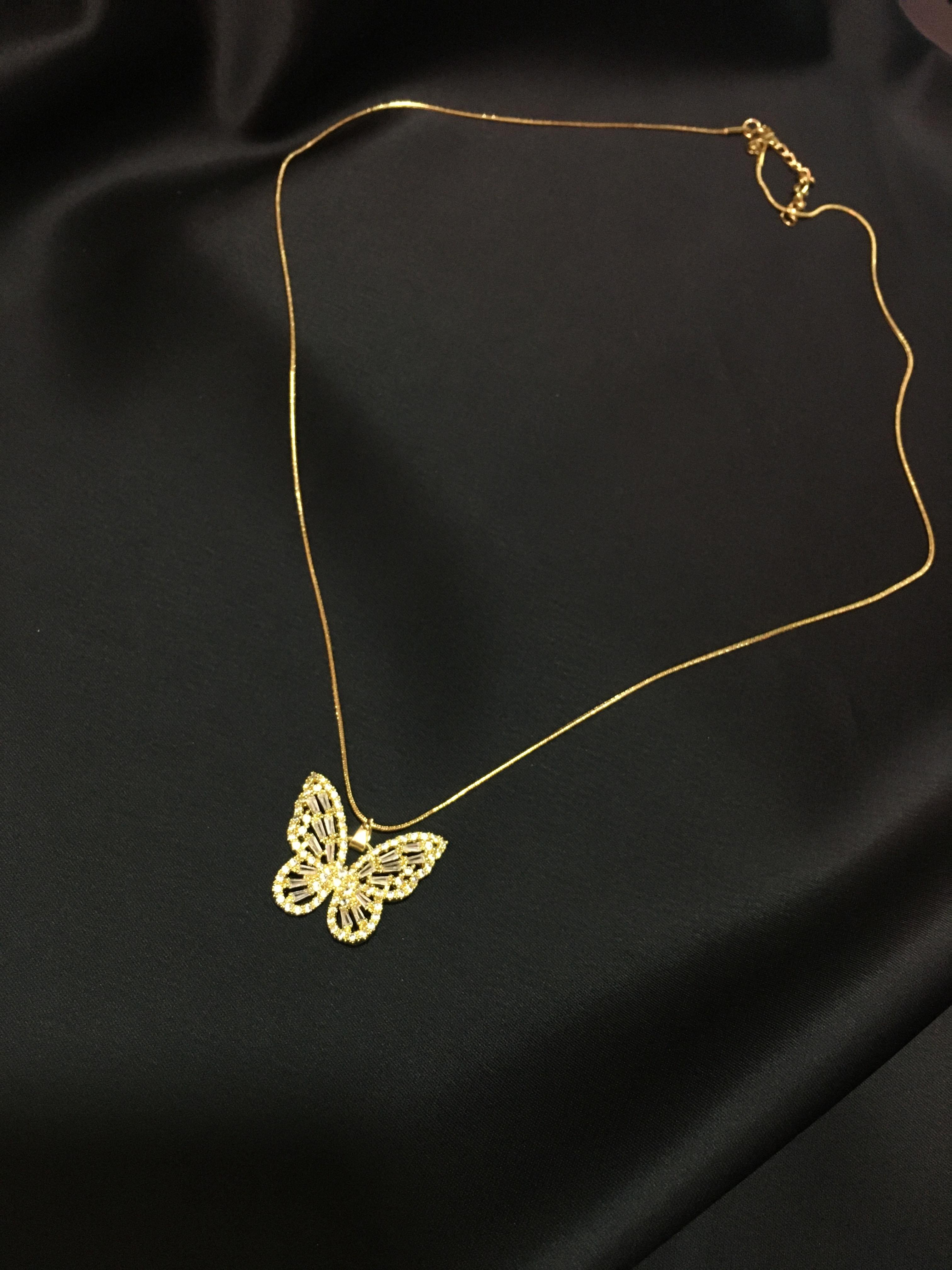 Kelebekli Taşlı Çelik Gold Kolye