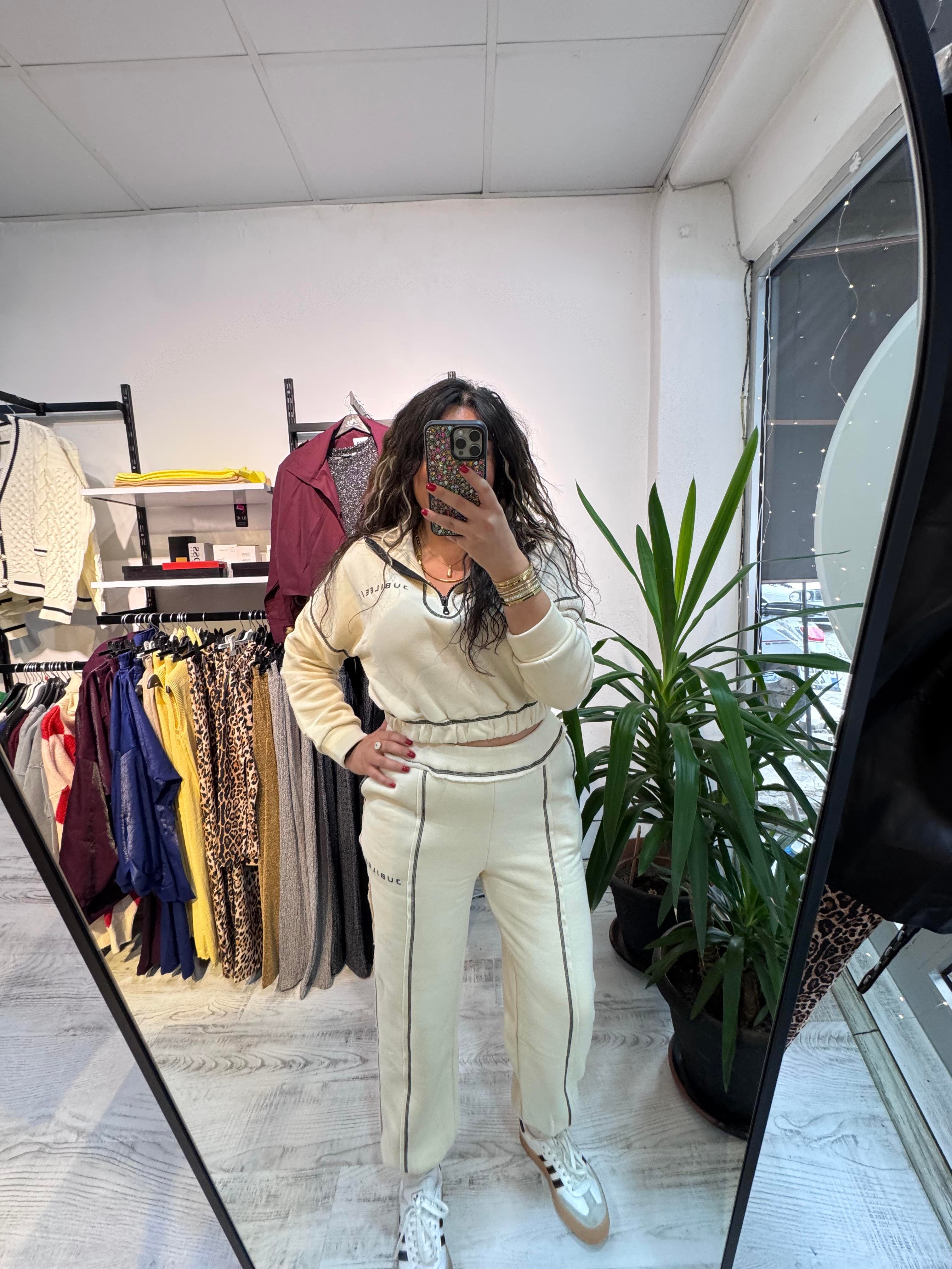 Marka Model Bej Eşofman Takımı