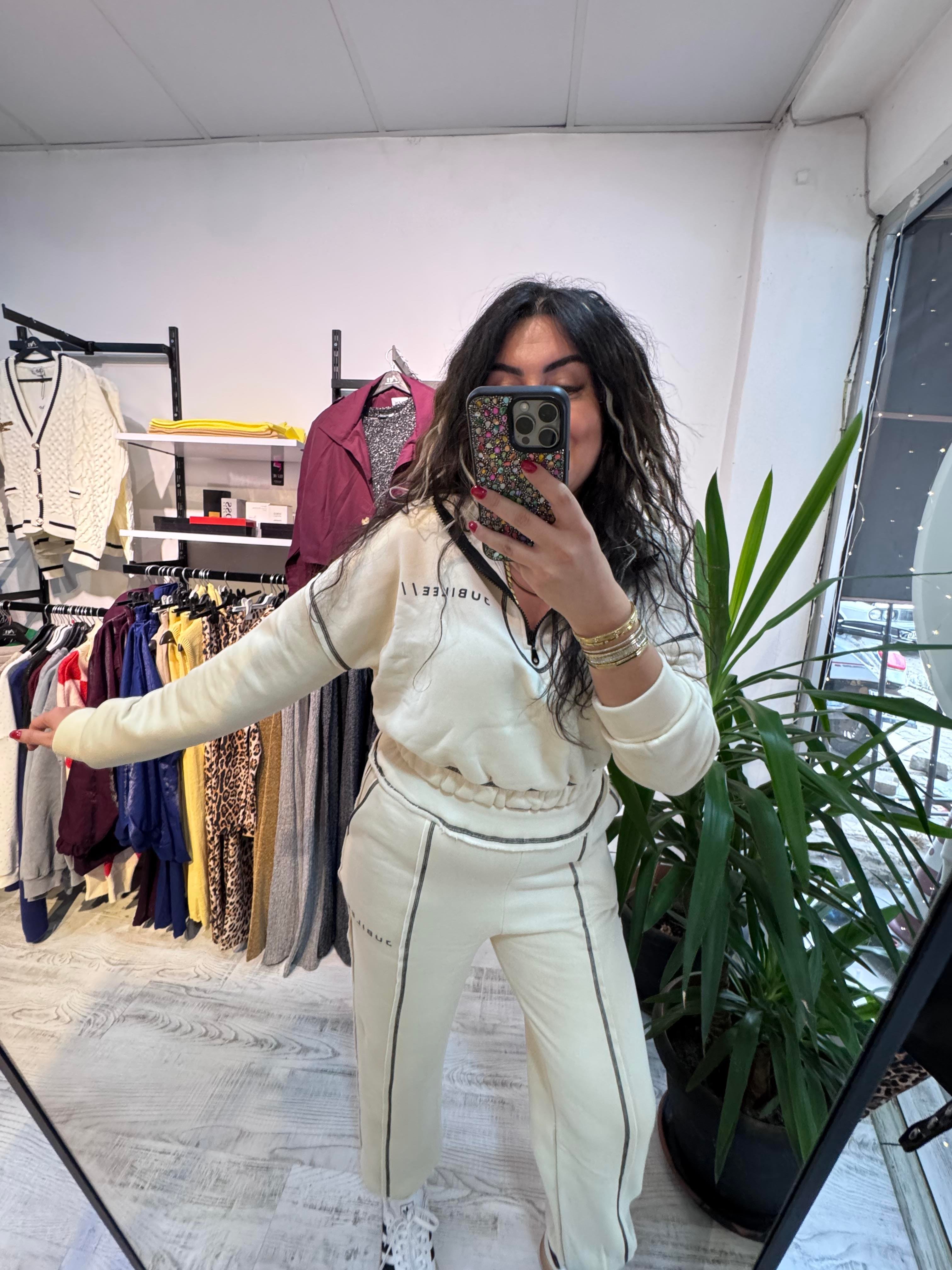 Marka Model Bej Eşofman Takımı