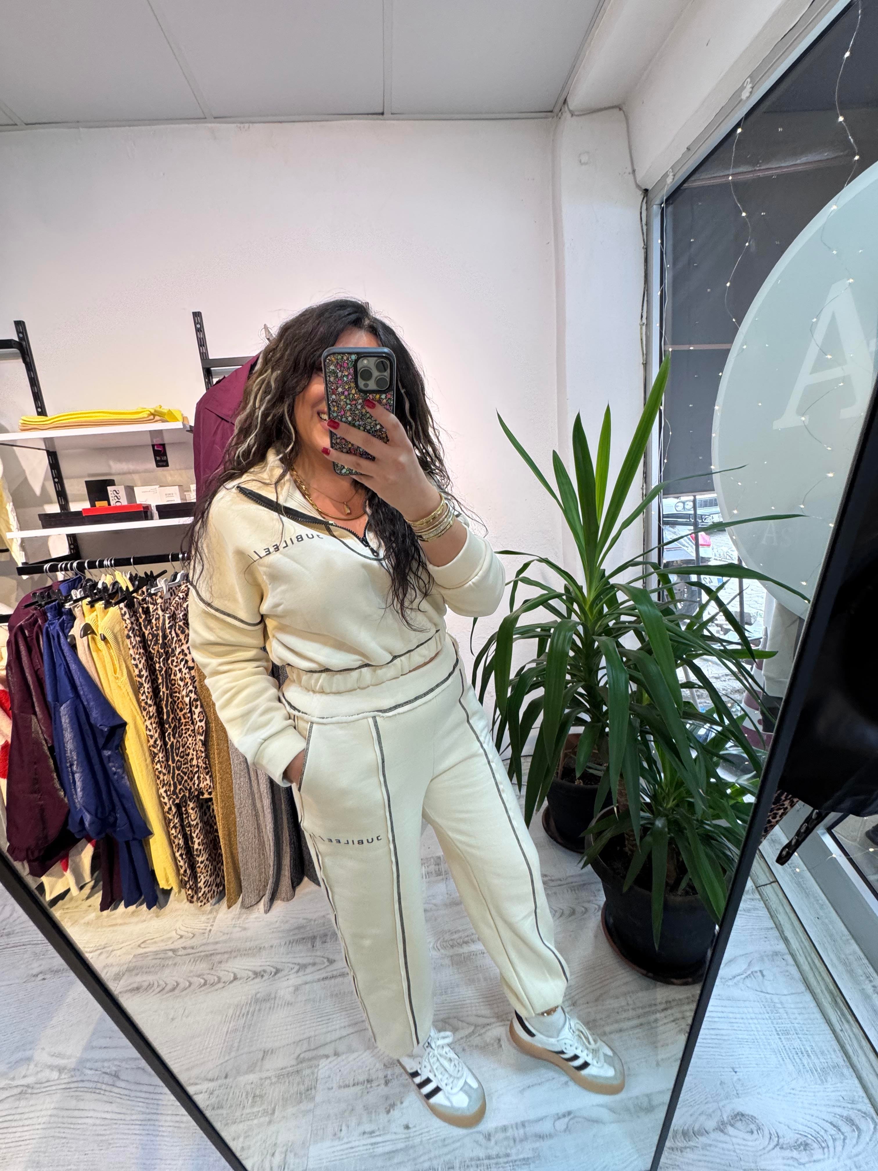 Marka Model Bej Eşofman Takımı