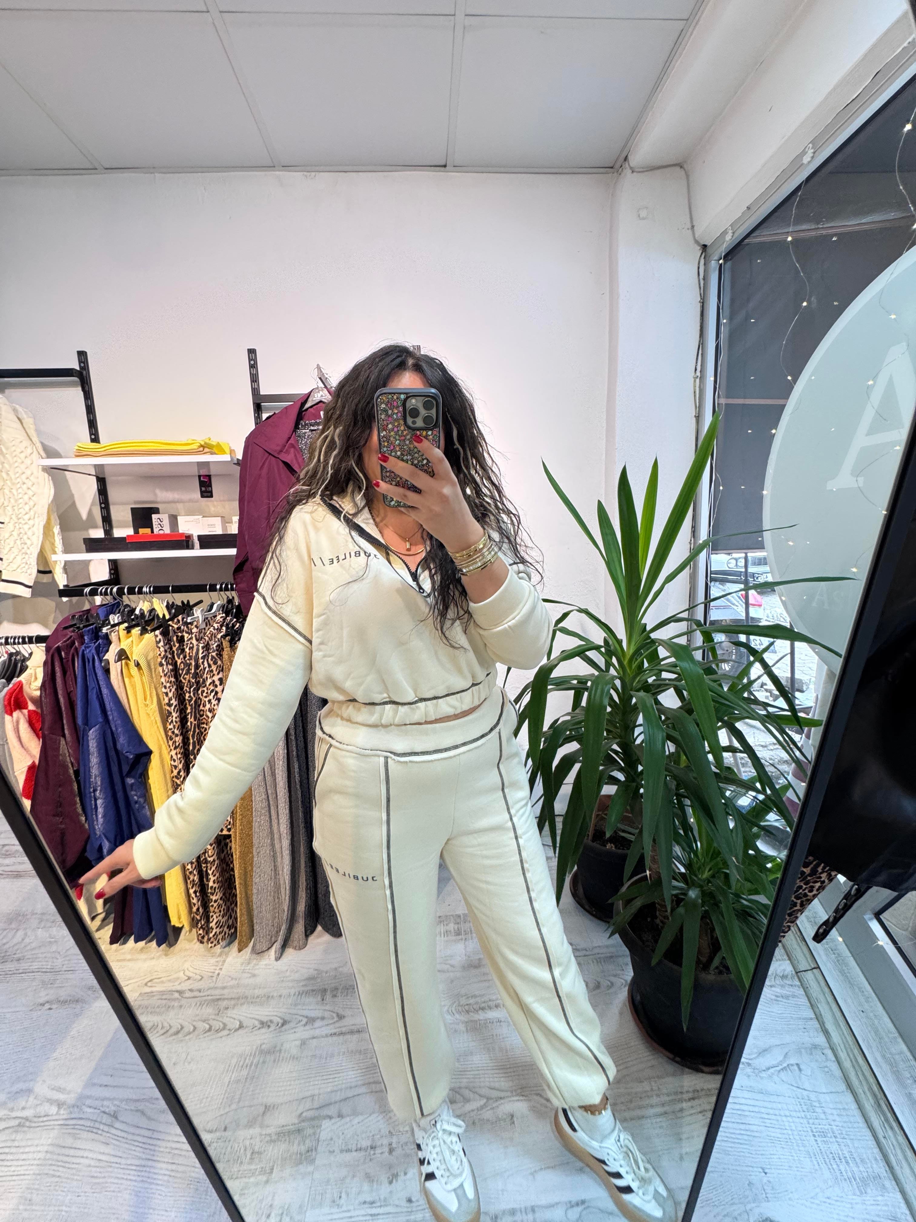 Marka Model Bej Eşofman Takımı