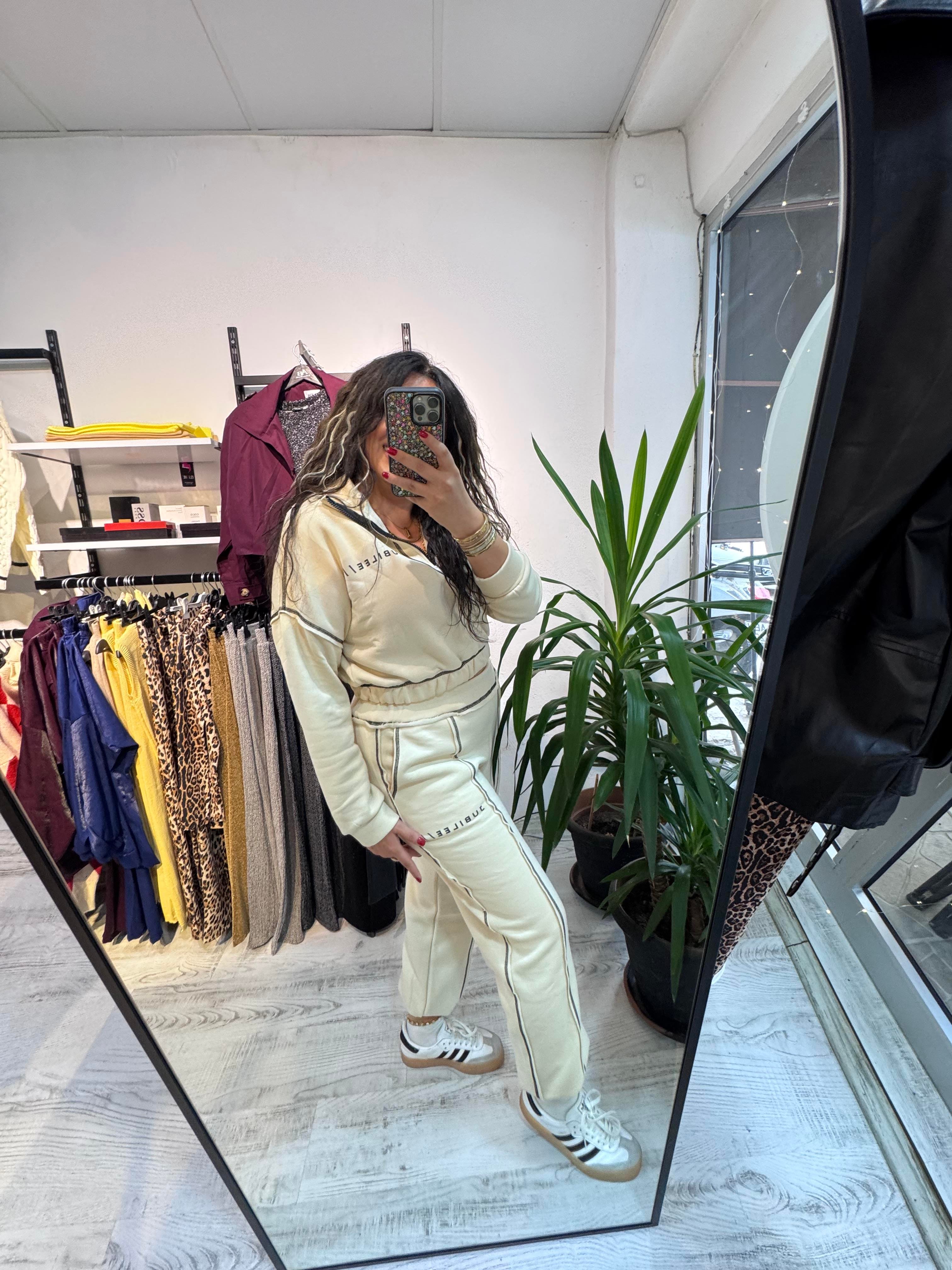 Marka Model Bej Eşofman Takımı