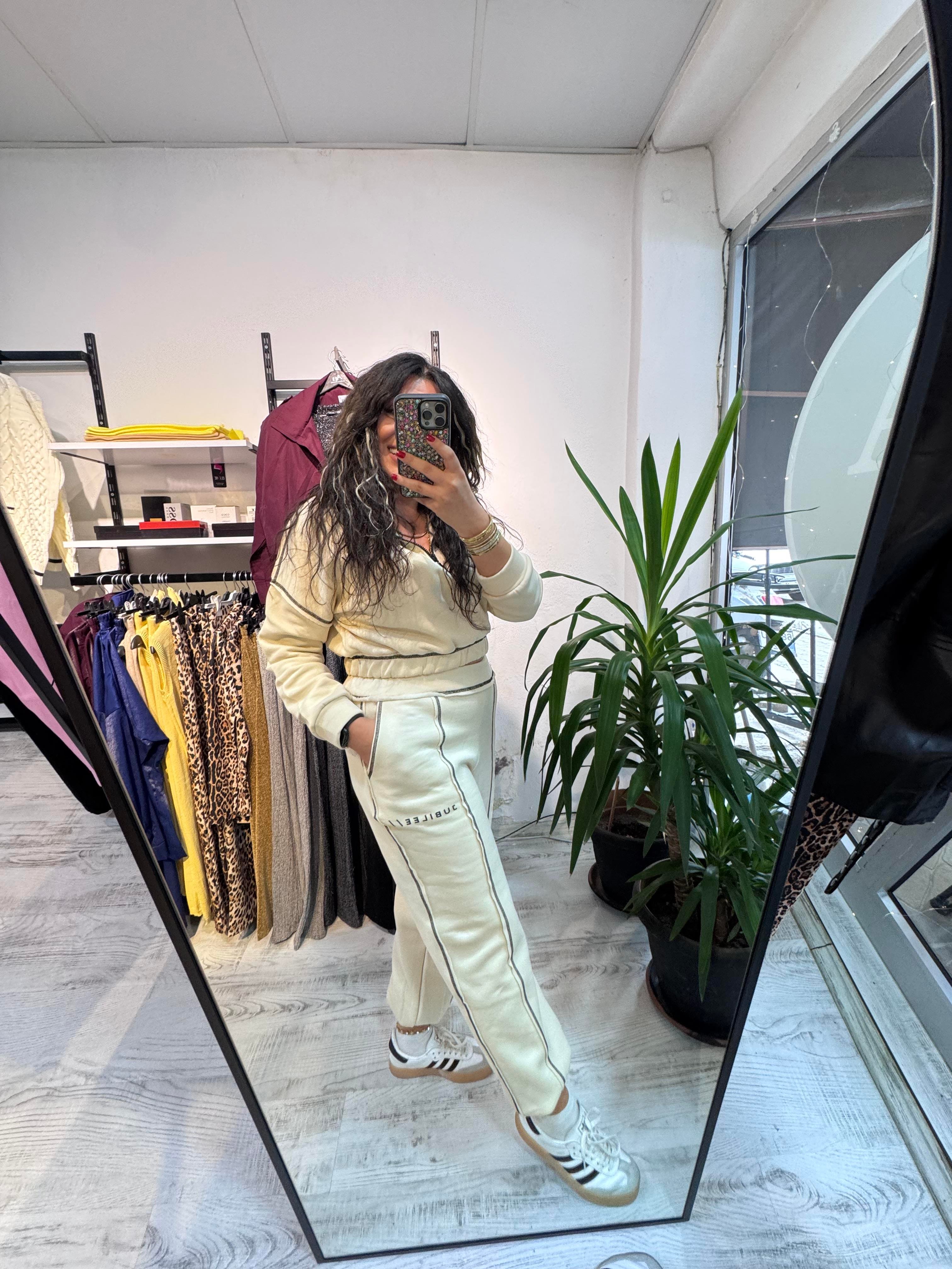 Marka Model Bej Eşofman Takımı