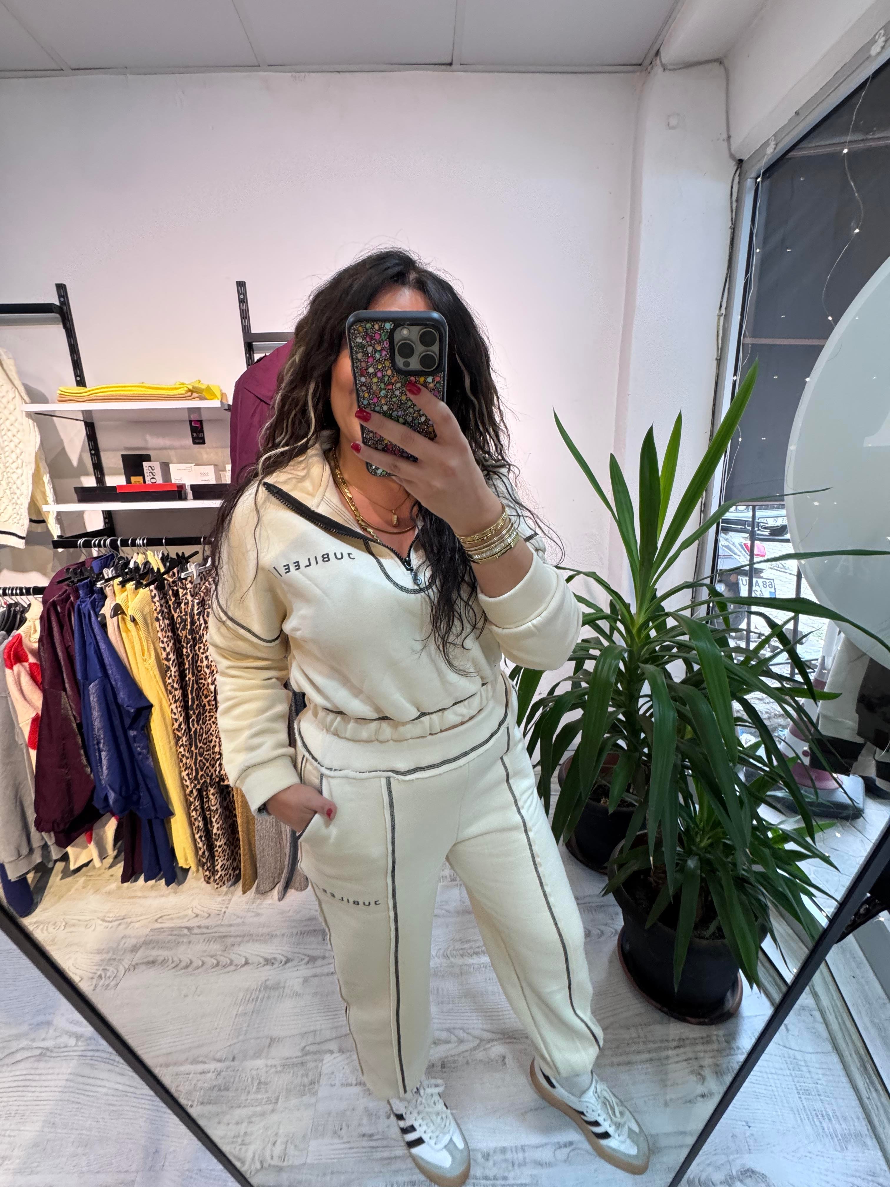 Marka Model Bej Eşofman Takımı